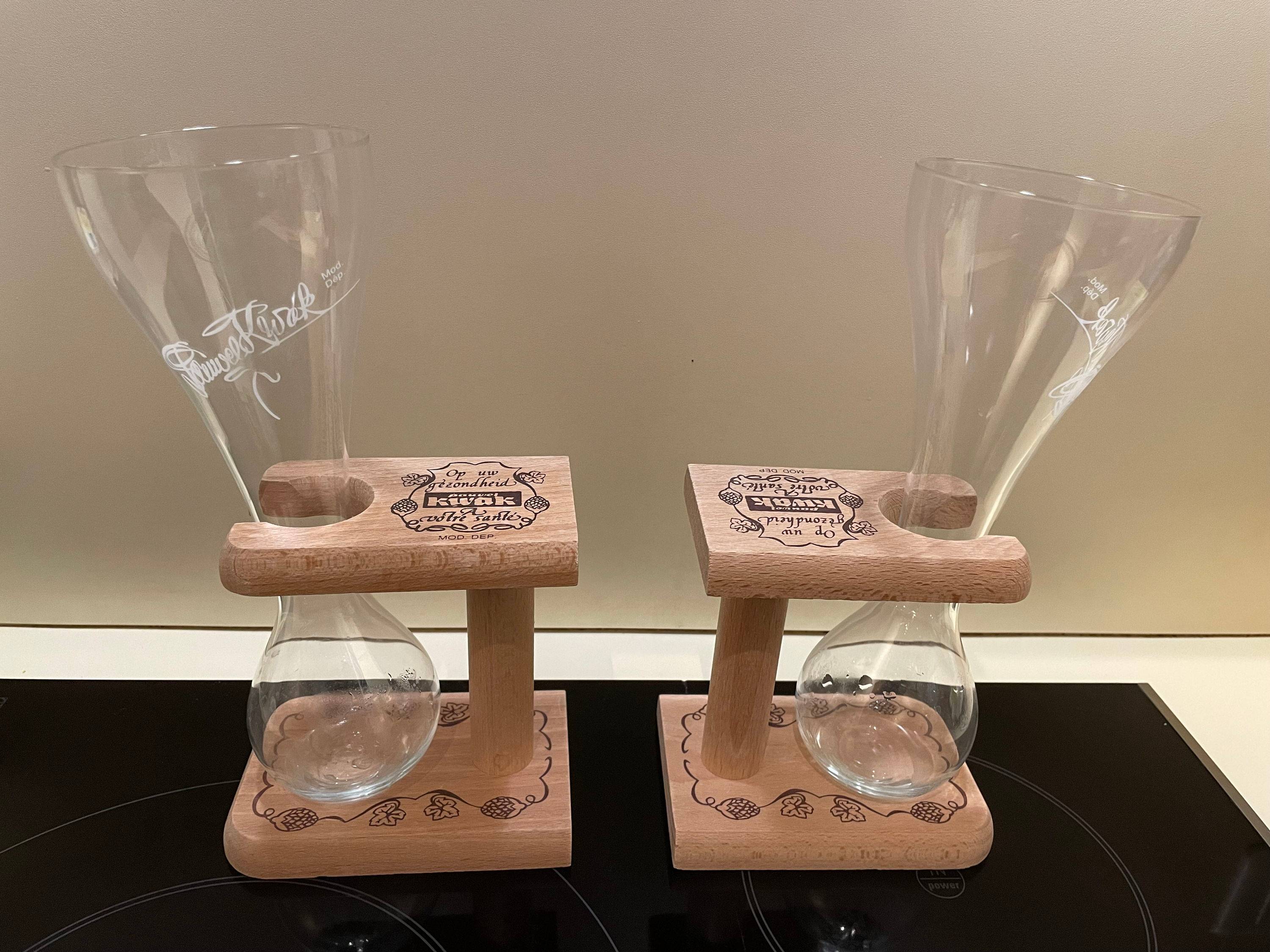 Vends lot de deux verres à bière Kwak avec supports et un refroidisseur à bière