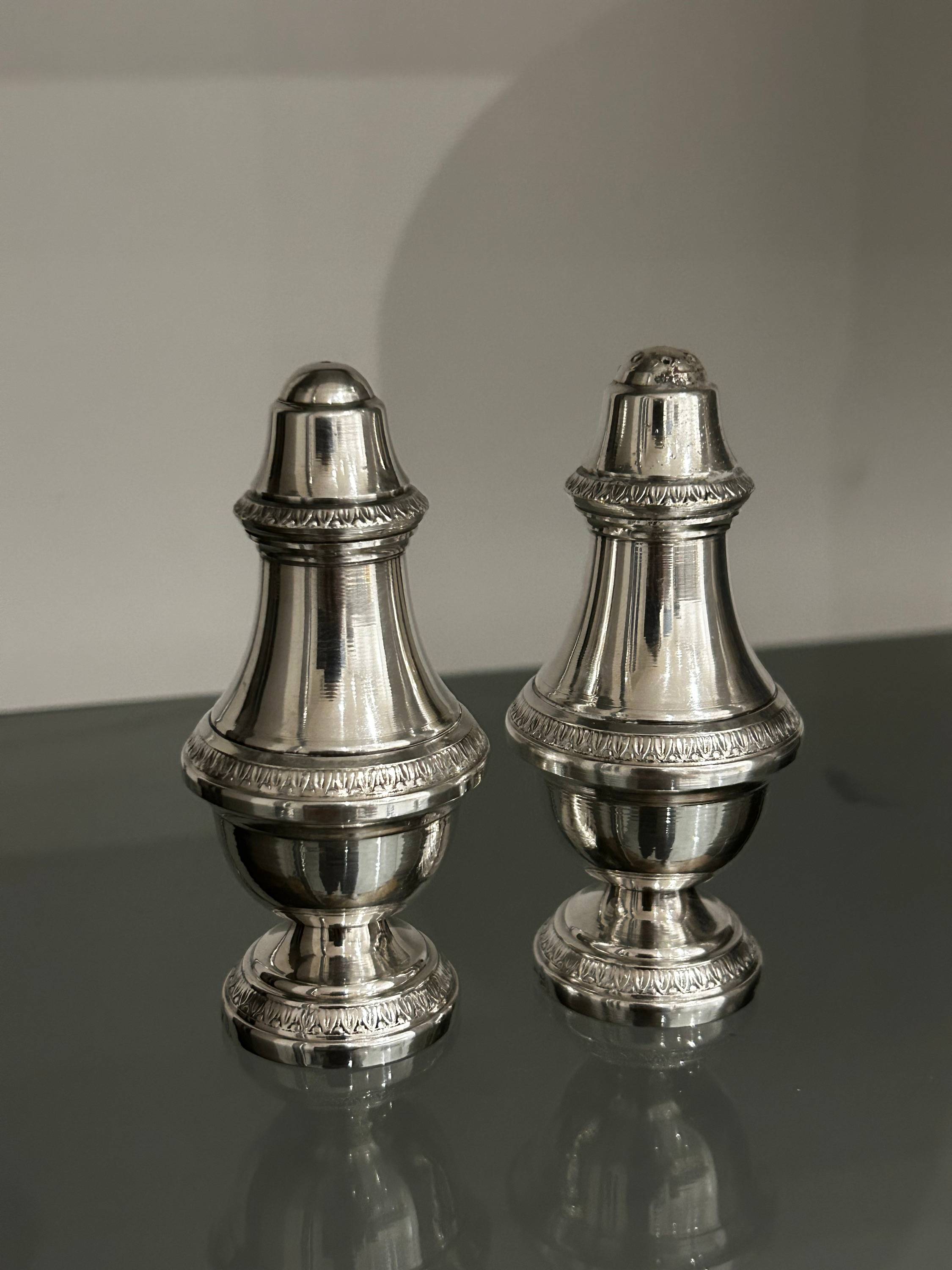 Salière et poivrière métal argenté