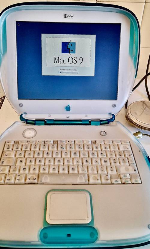 Vends Apple iBook G3 Clamshell bleu (Blueberry) de 1999 - Collection - Fonctionnel