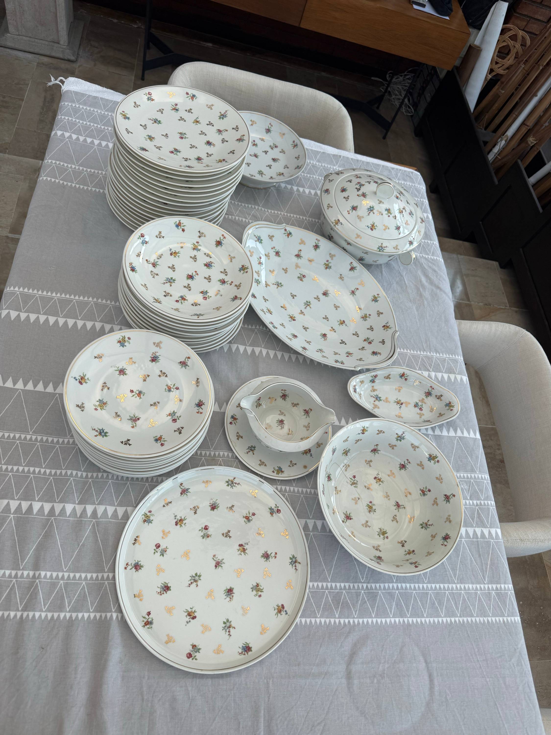Vends service ancien en porcelaine Raynaud
