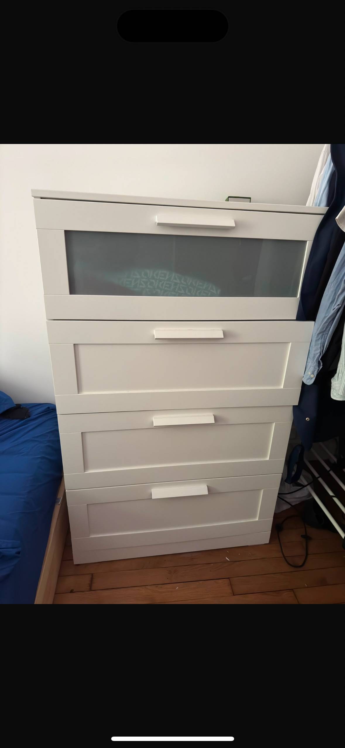 Vends commode à quatre tiroirs