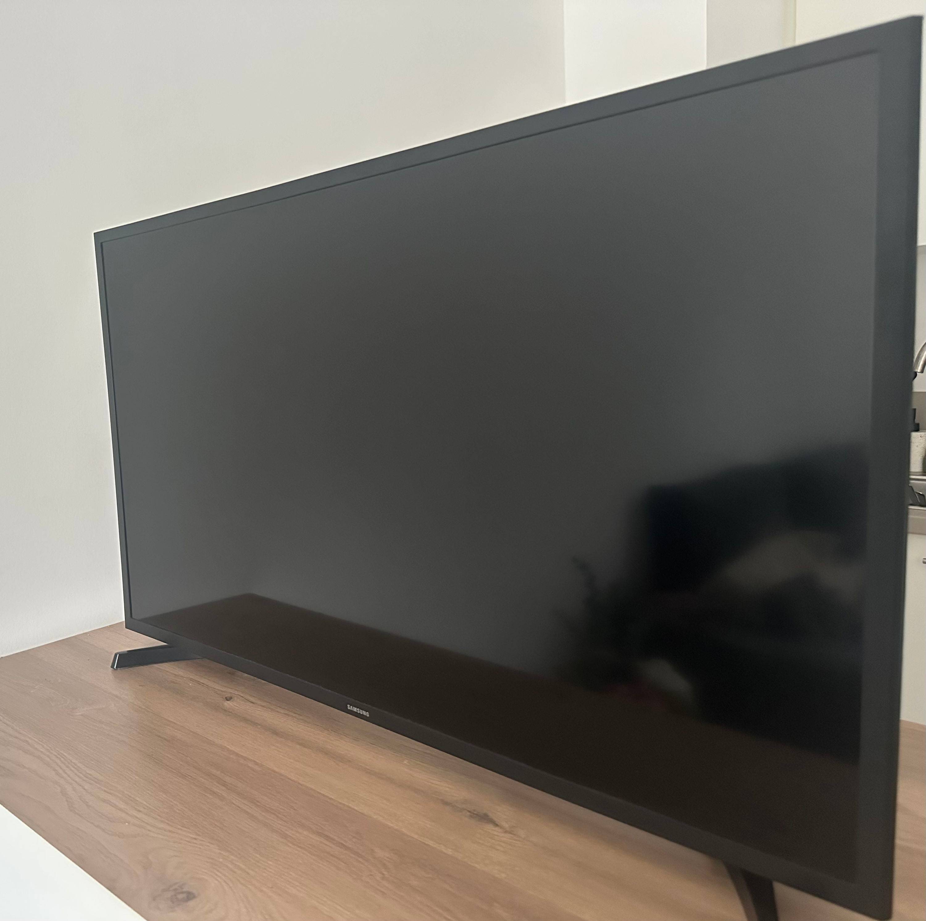 Vends téléviseur Samsung Full HD Smart TV, 40 pouces, bon état