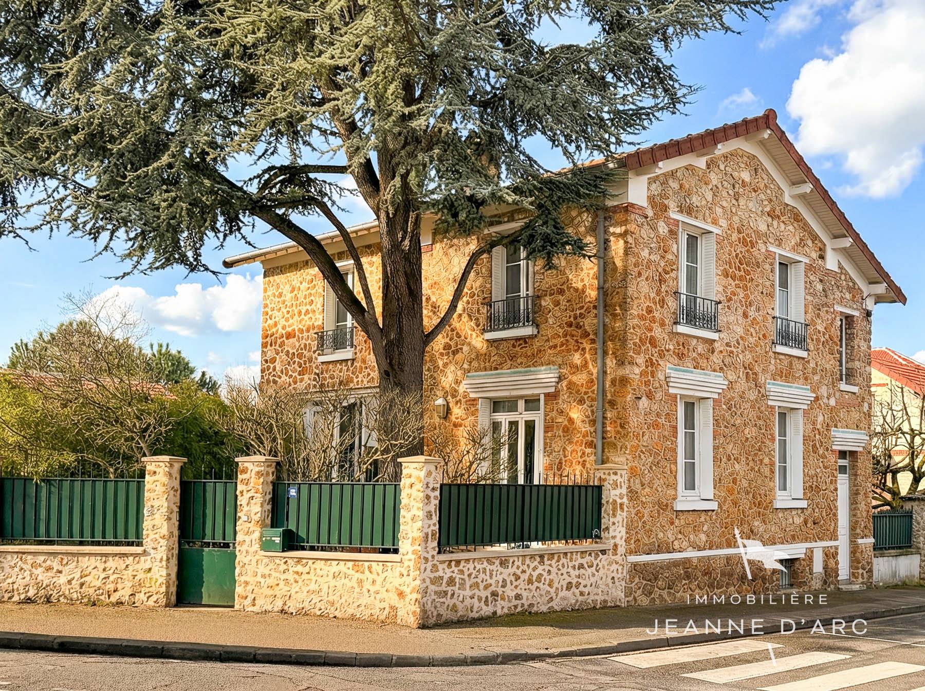 Vends maison - 150m² - Le Chesnay Saint Antoine
