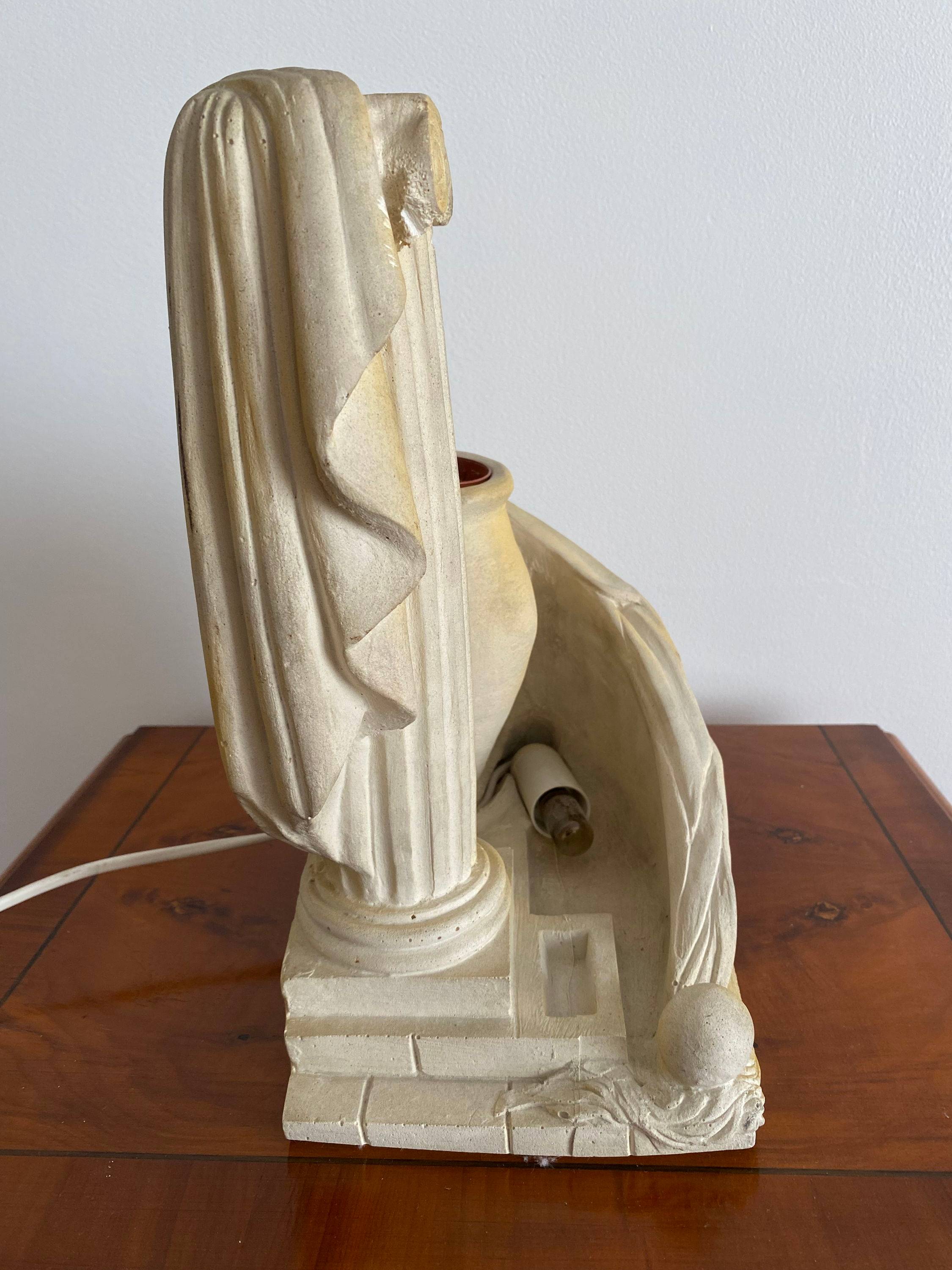 Vends lampe décorative style antique – colonne et drapé, effet pierre