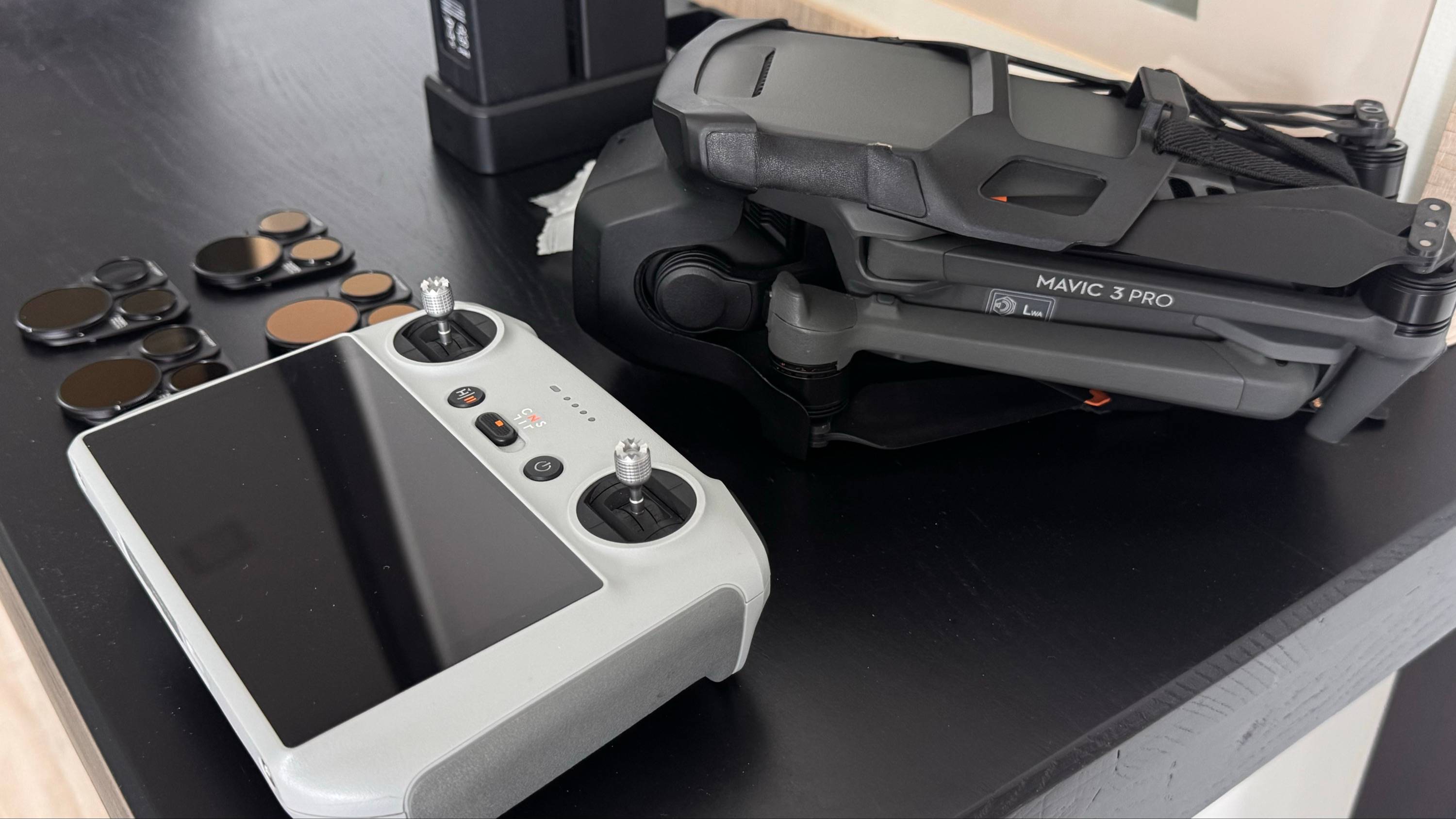 Vends DJI Mavic 3 Pro + 2 batteries + 4 filtres ND PL