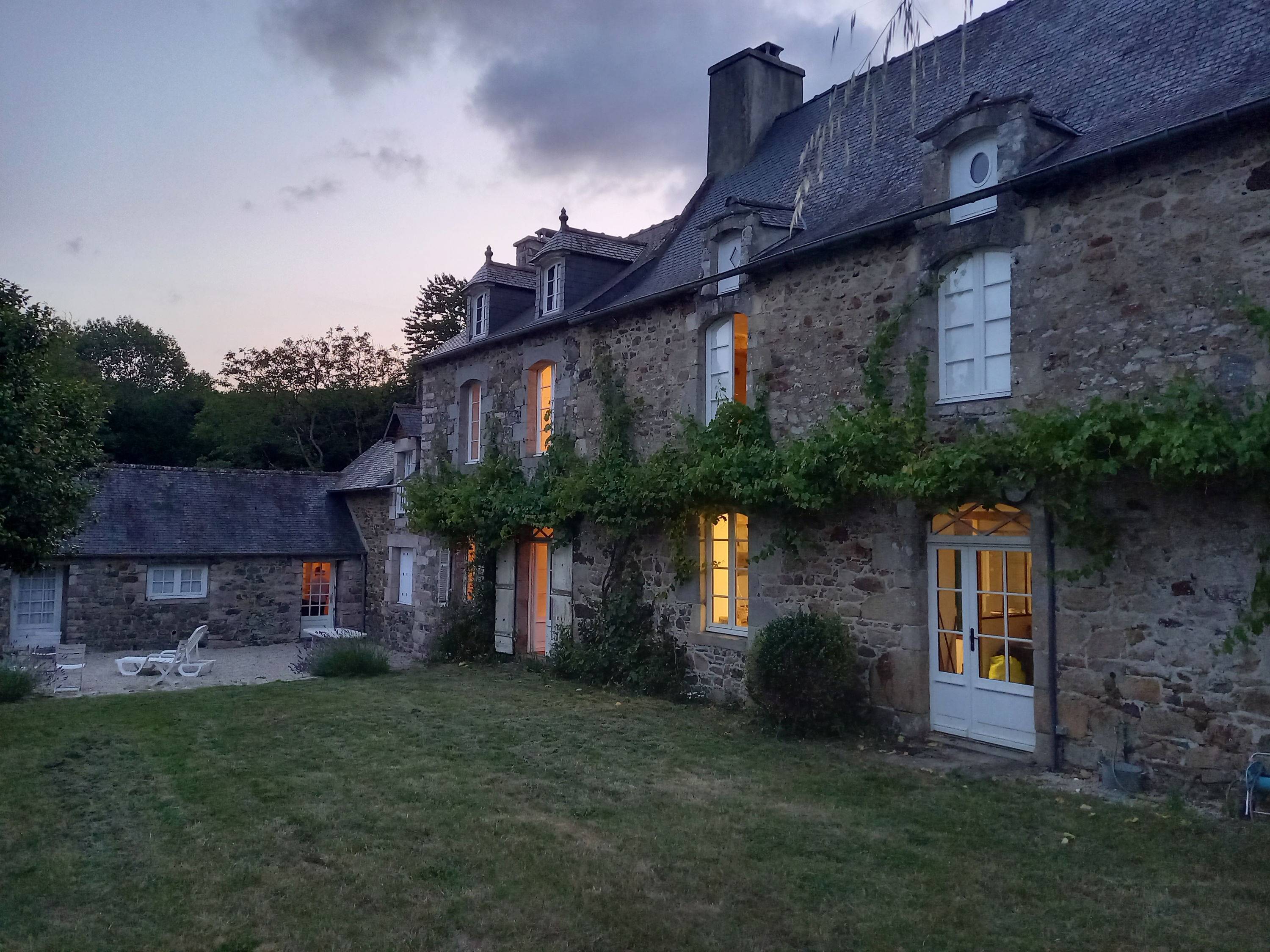 Vieux presbytère pour des retrouvailles familiales à proximité de la mer - 12 couchages et +