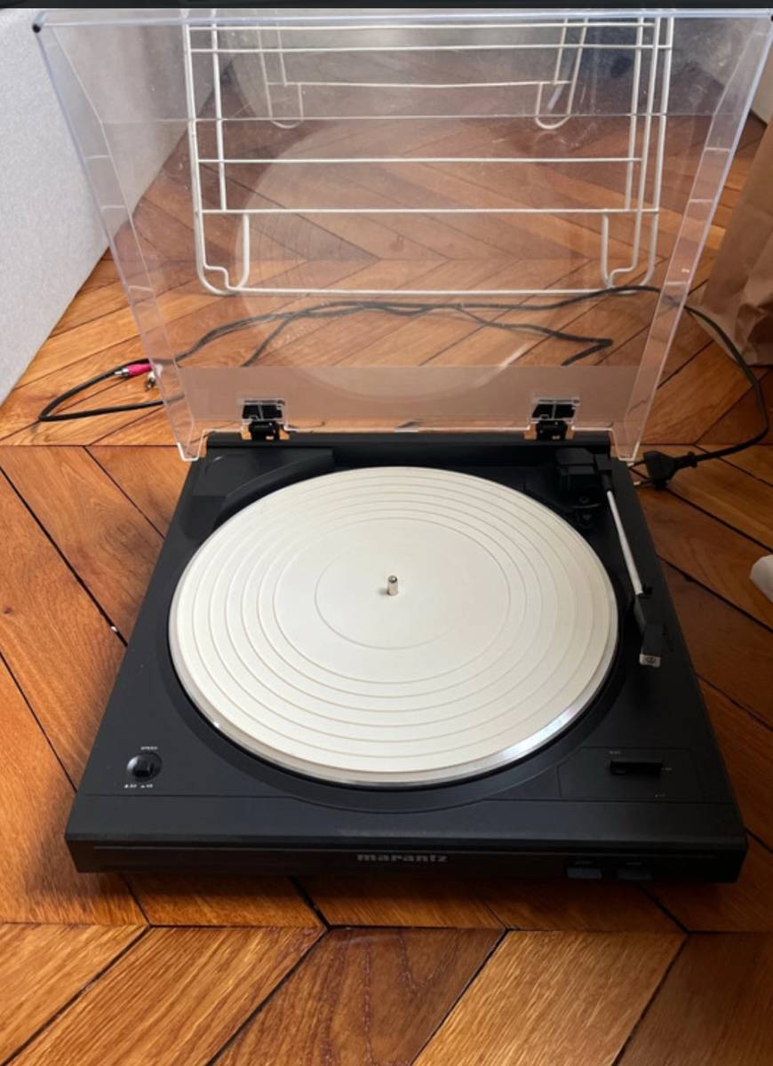 🎶 Platine vinyle Marantz avec capot
