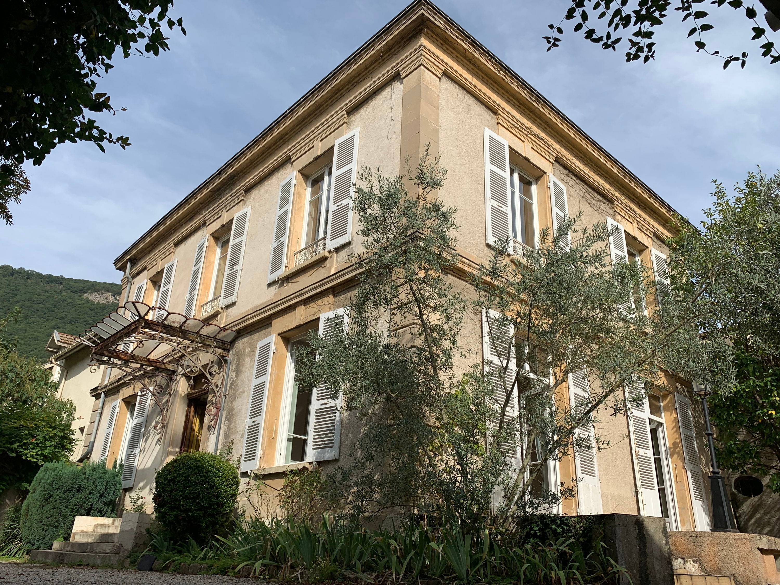 Vends maison de caractère avec jardin - 237m² - centre ville
