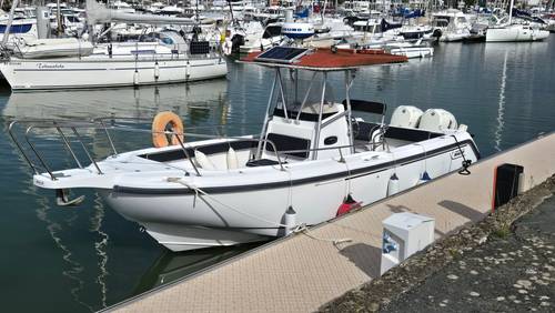 BOSTON WHALER OUTRAGE 26