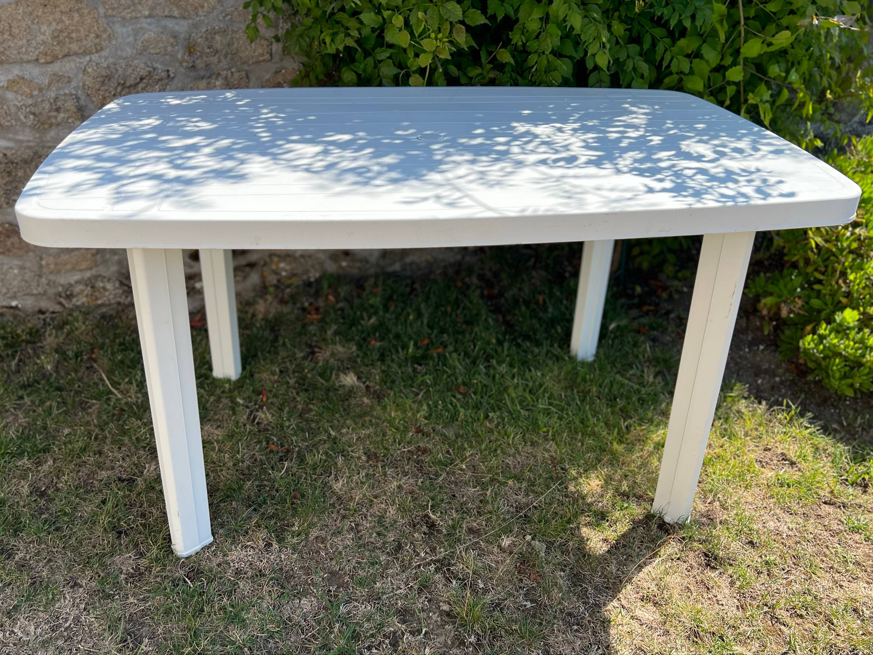 Vends table de jardin démontable en très bon état
