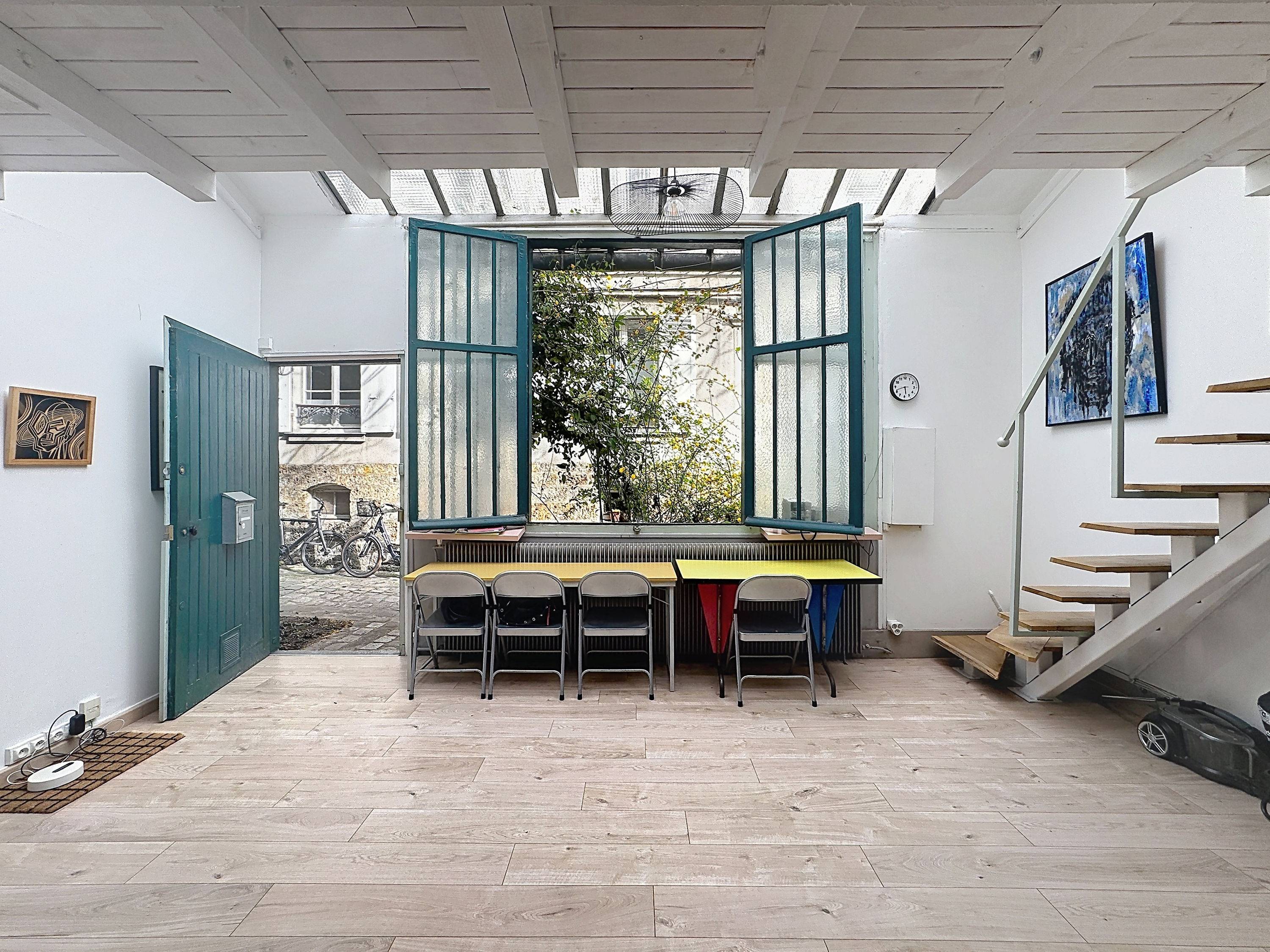 Paris 18 limite 9 - Atelier d’artiste/Loft - 45m²