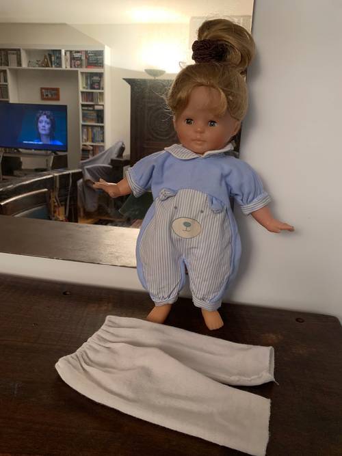 Vends très jolie poupée Corolle, 38 cm, années 90, beaux cheveux longs blonds, yeux gris, très bon état