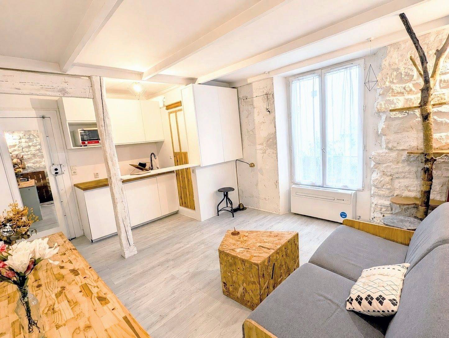 Vends appartement calme sur cour - 17m² - Montmartre Abbesses