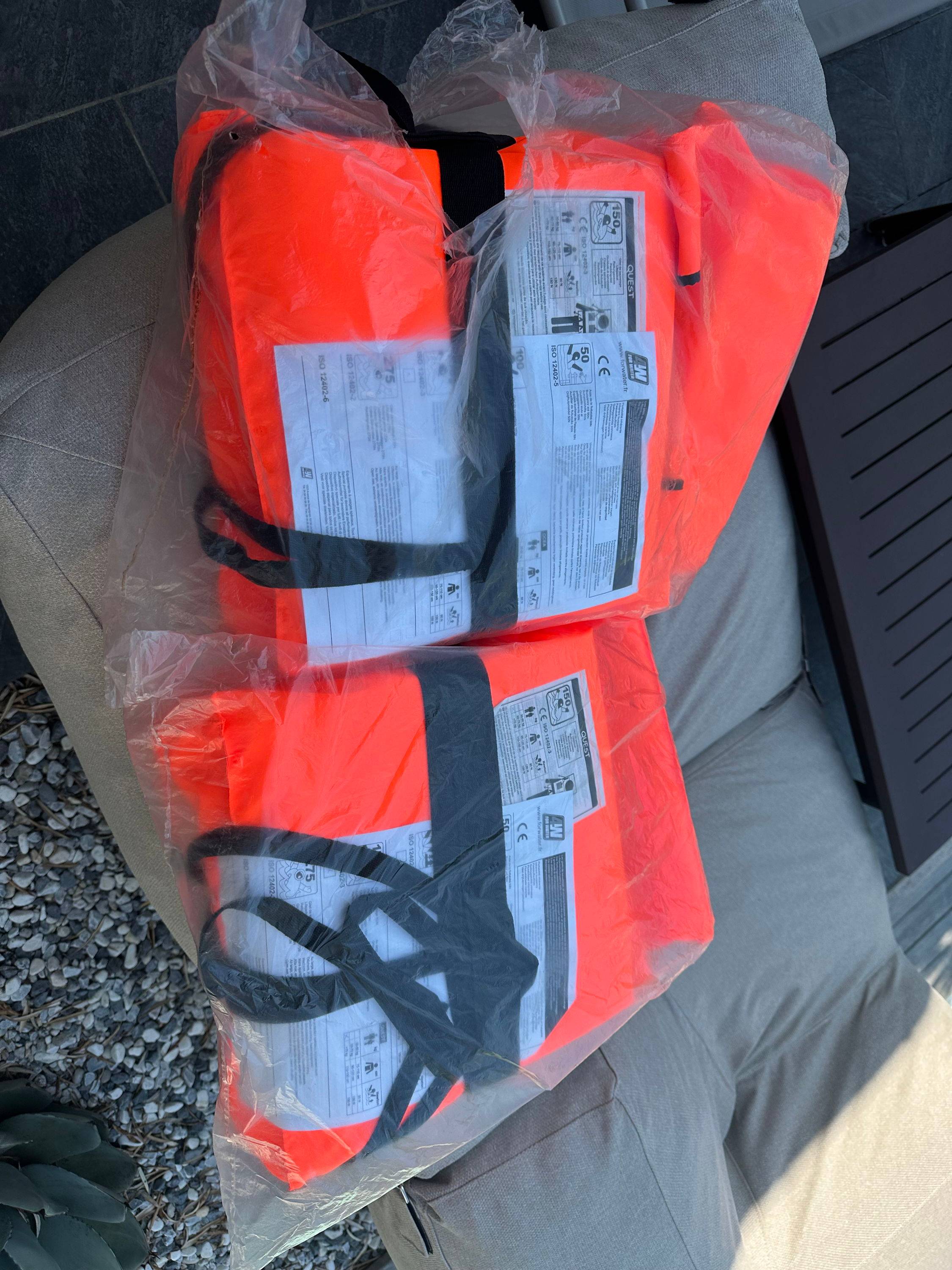 Vends deux gilets de sauvetage neuf