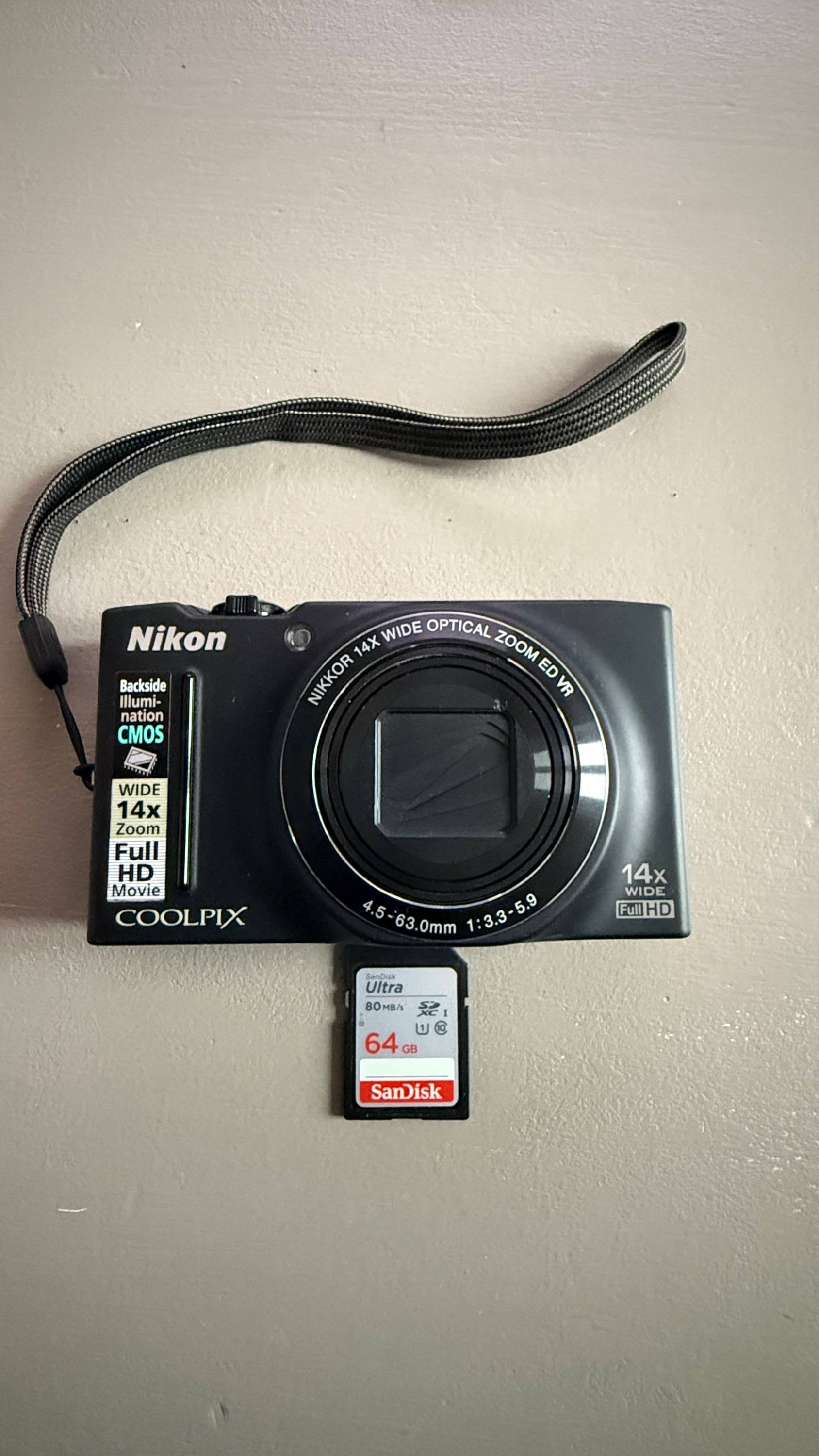 Nikon coolpix S8200