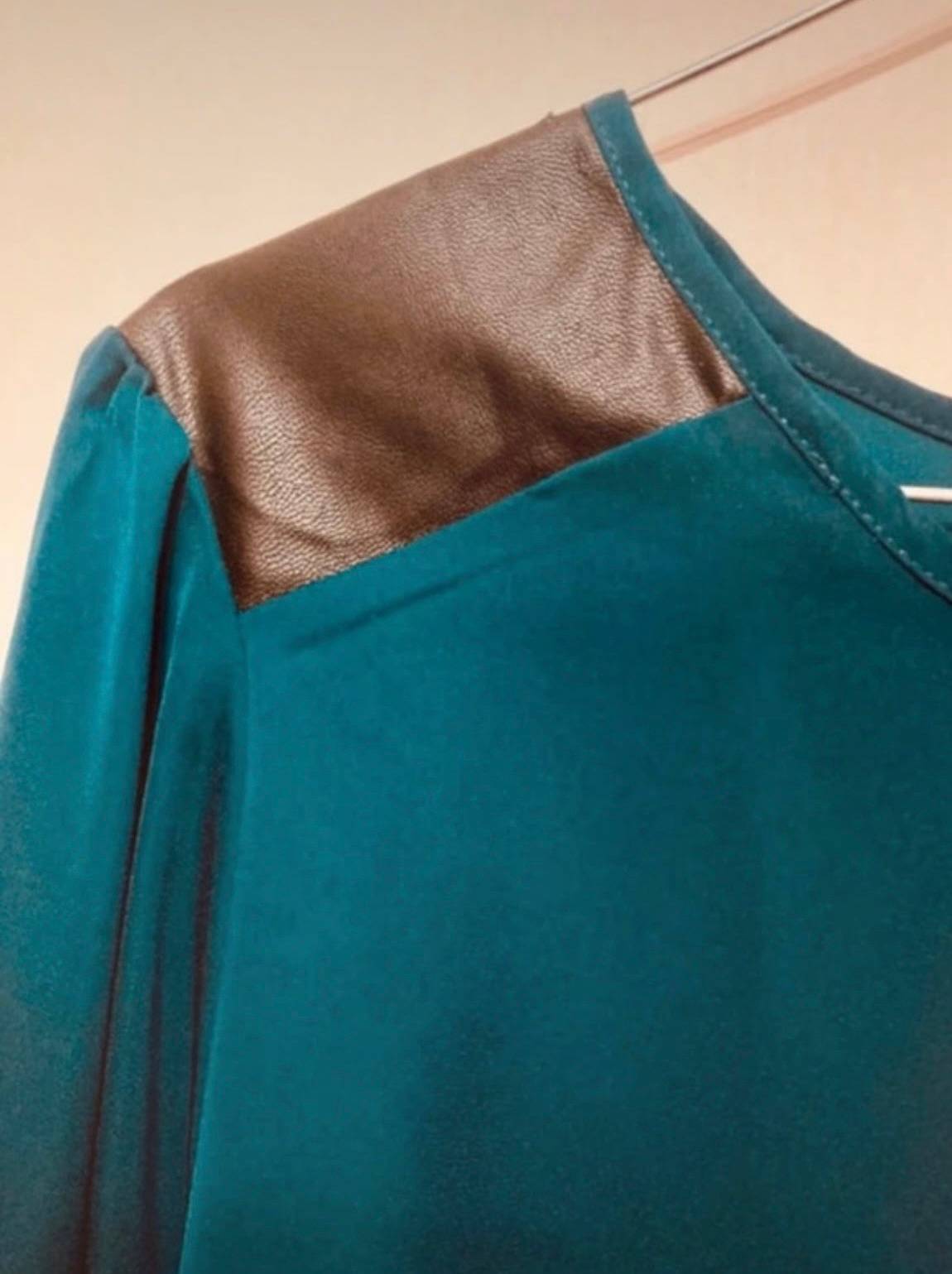 Vends jolie blouse neuve étiquetée verte Camaïeu - Taille S