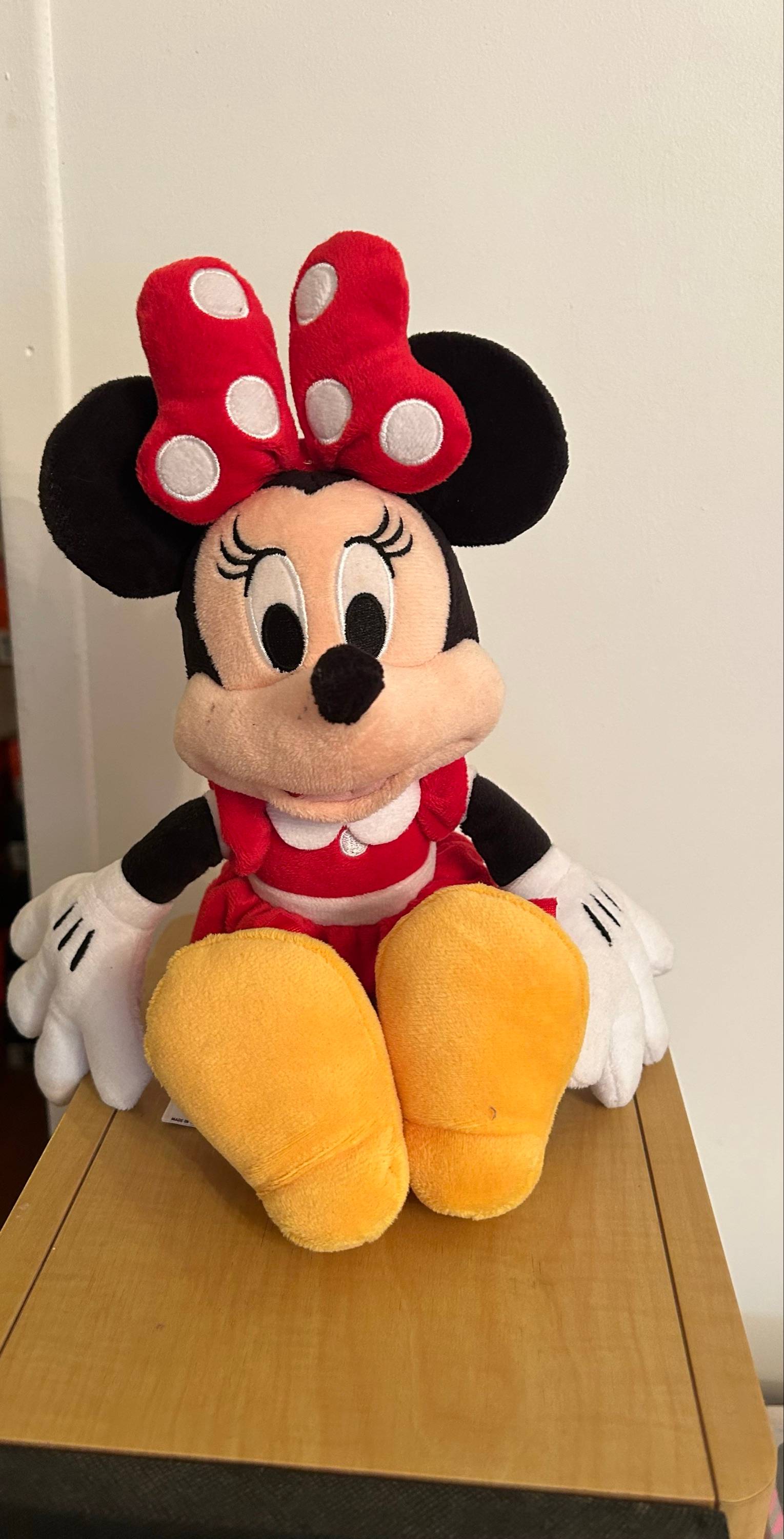 Vends peluche officielle Minnie Mouse Disney Parks Disneyland Paris 38 cm – neuve