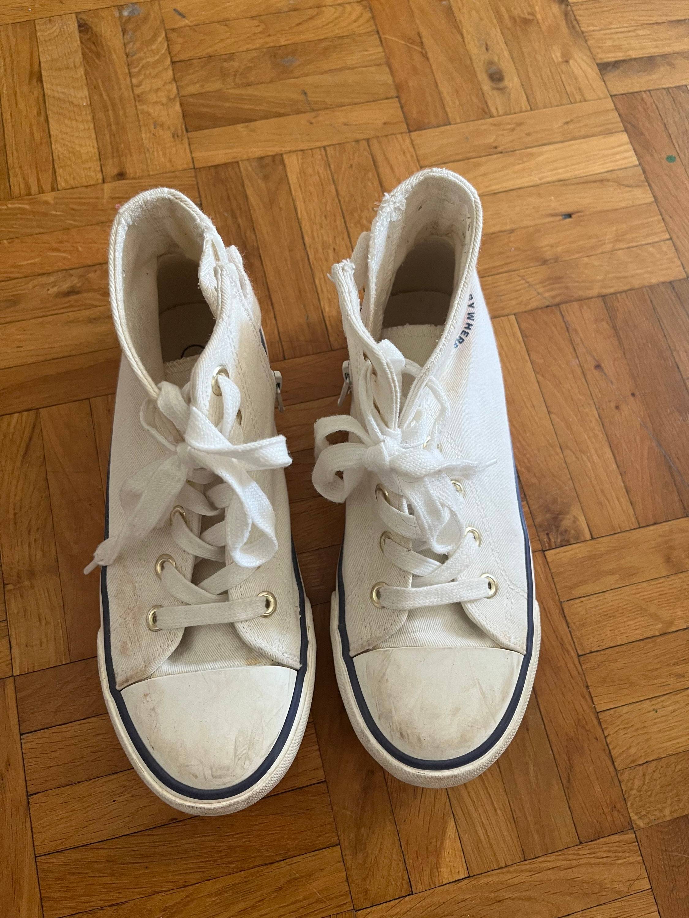 Vends tennis enfant t33 tape à l’oeil