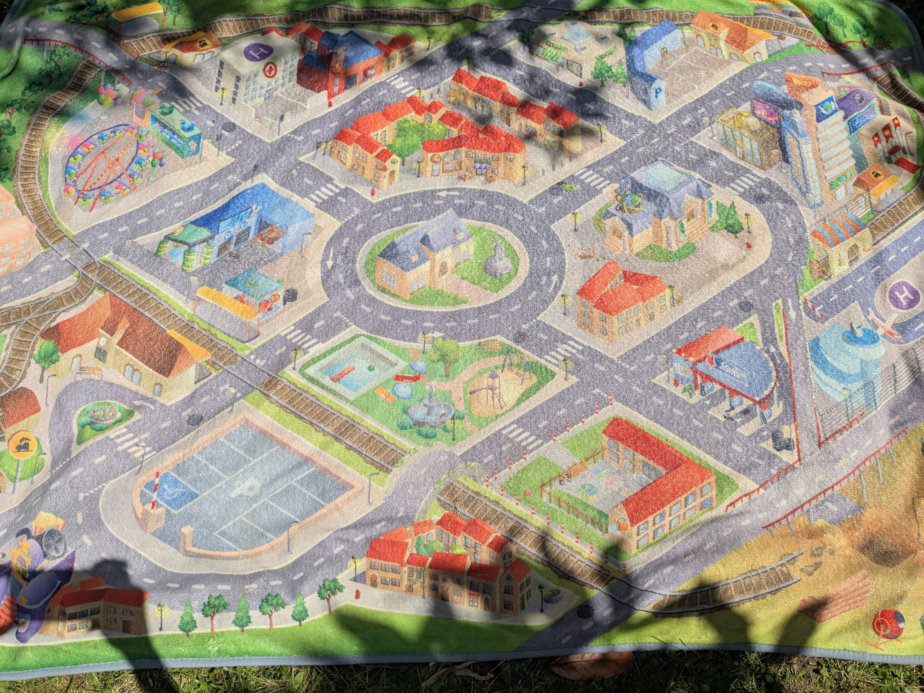Vends tapis enfant pour jouer aux petites voitures