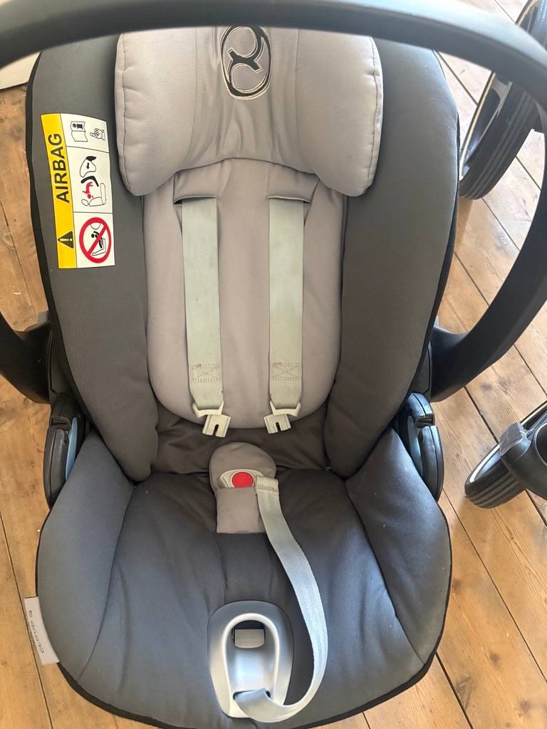 Vends siège auto CYBEX noir - Modèle Cloud G i-Size