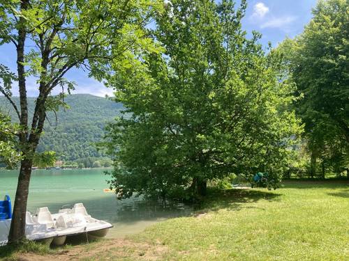 Location Mobil home familial tout équipé au bord du Lac d’Aiguebelette – Plage à 80m 🏖️