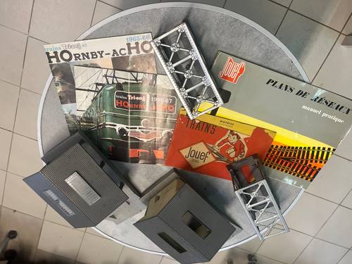 Vends je vends un lot Vintage Trains JOUEF et Hornby HO : docus et éléments
