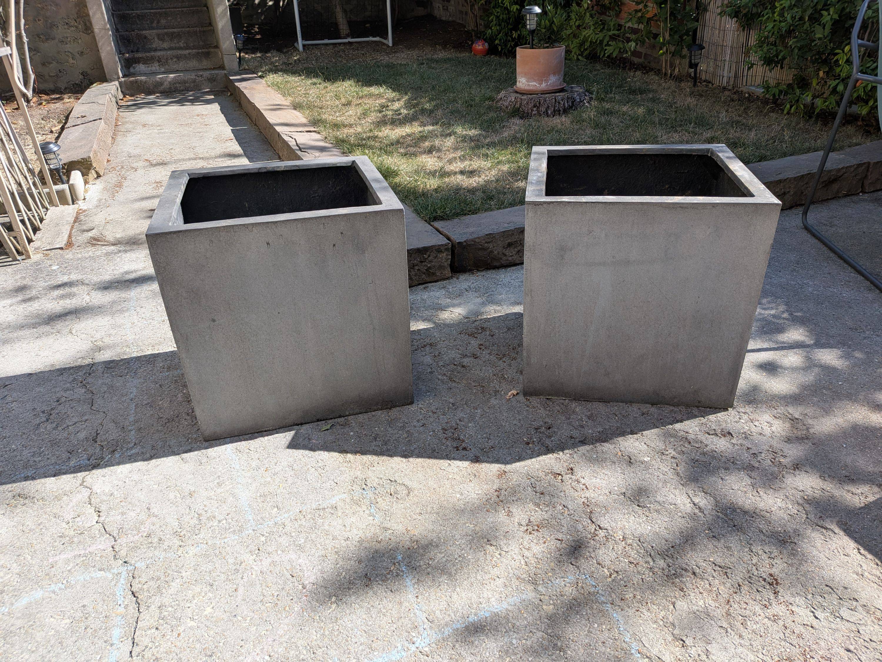 Vends deux bacs/jardinières design gris anthracite