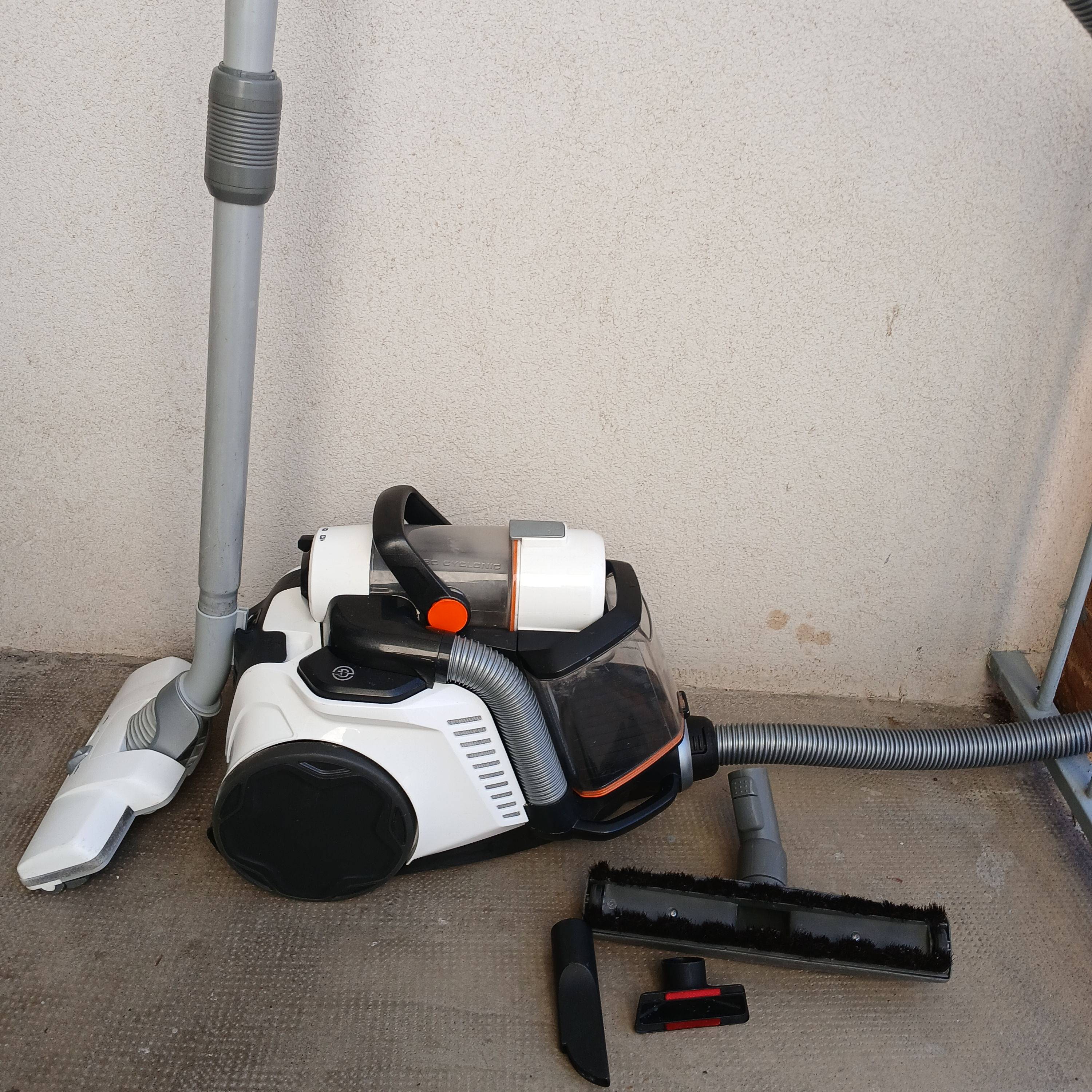 Vends aspirateur Electrolux sans sac Ultraflex