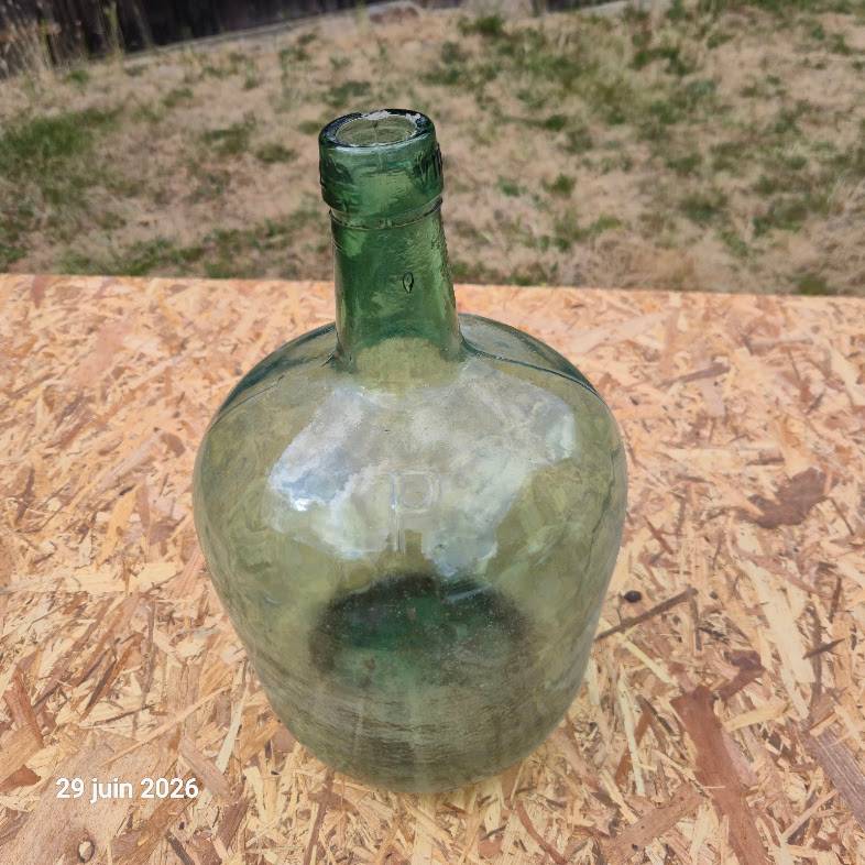 Vends dame Jeanne en verre vert de la marque Viresa, 5-6 litres