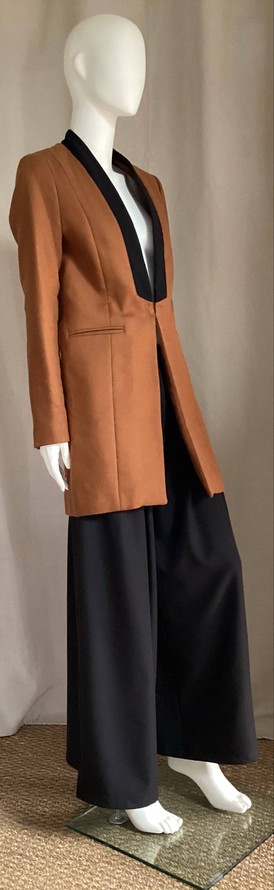 Superbe Manteau fauve, col contrastant style smoking noir by I Code, neuf avec étiquette, M