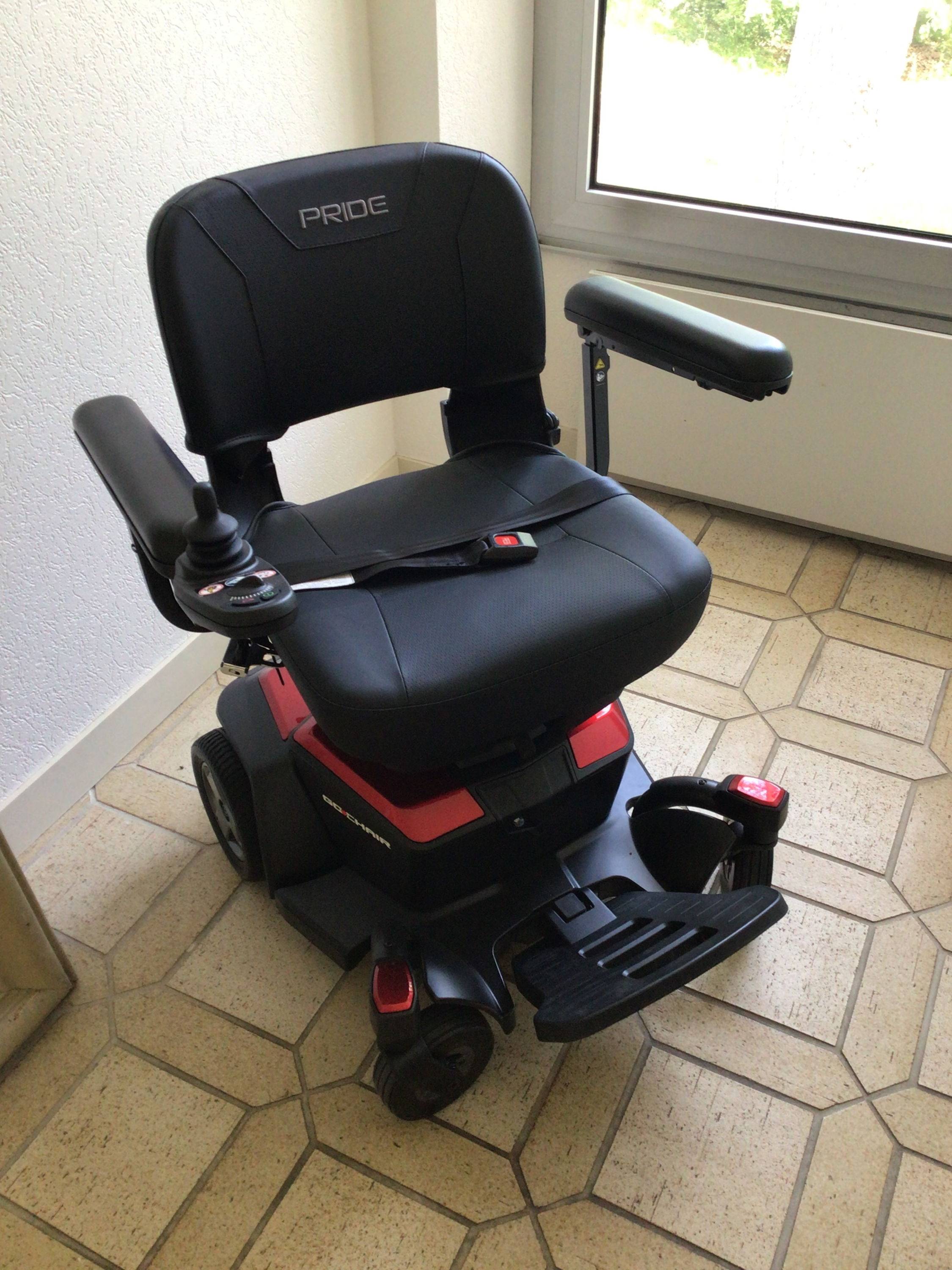 Vends fauteuil roulant électrique neuf Pride