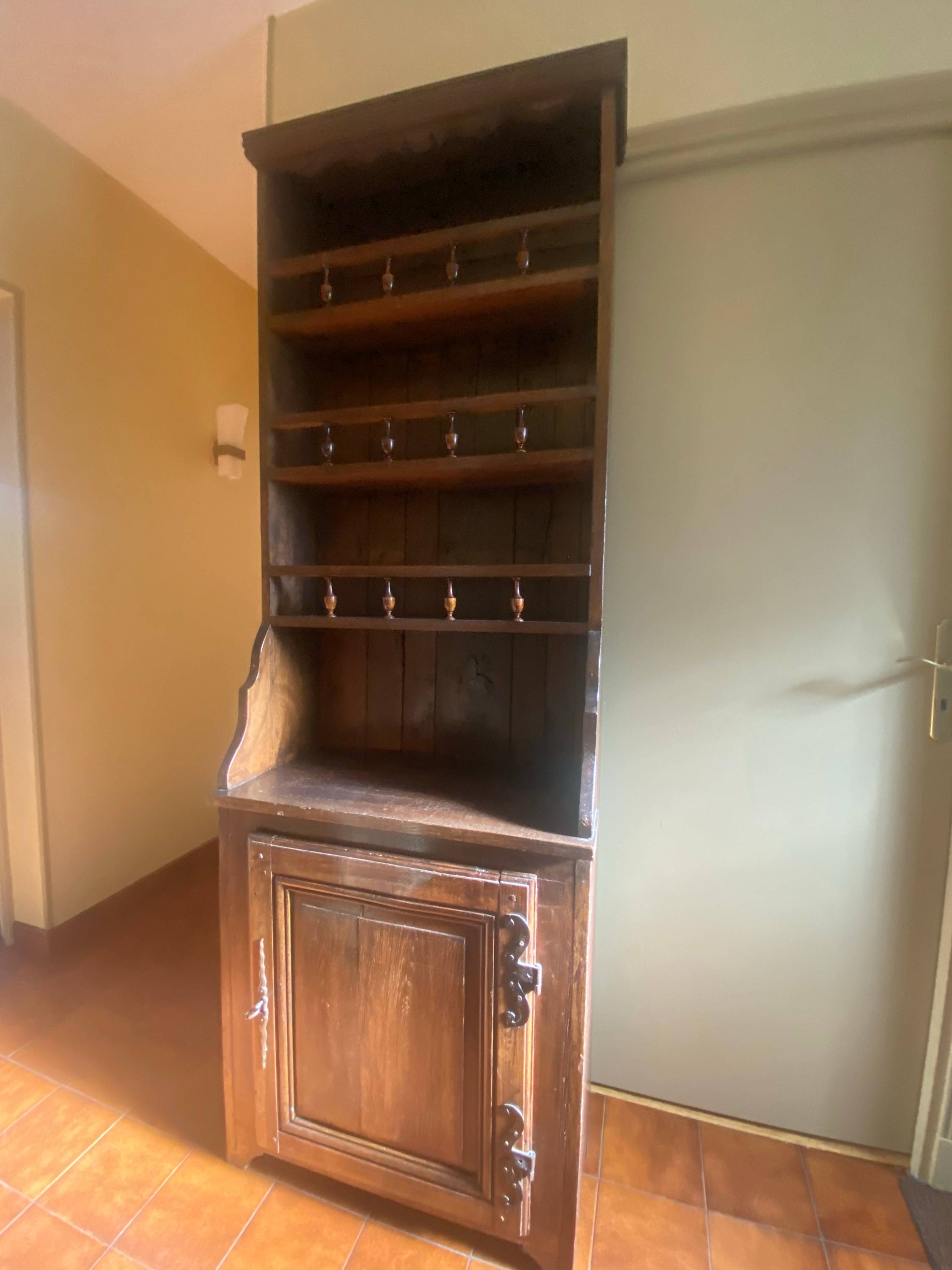 Vends vaisselier en bois massif