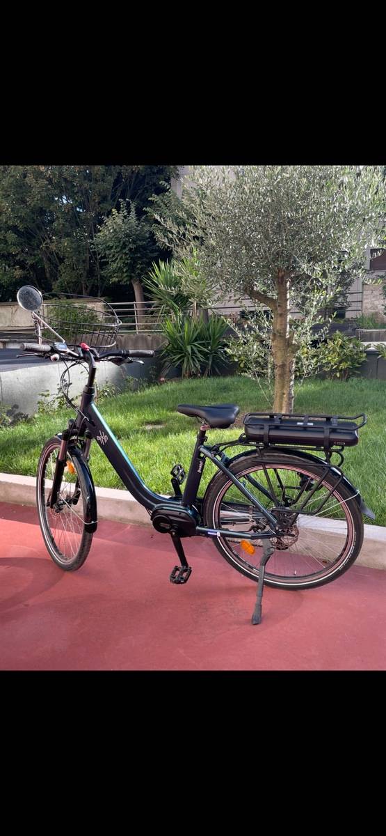 Vends 2 vélos électriques même marque même couleur état neuf