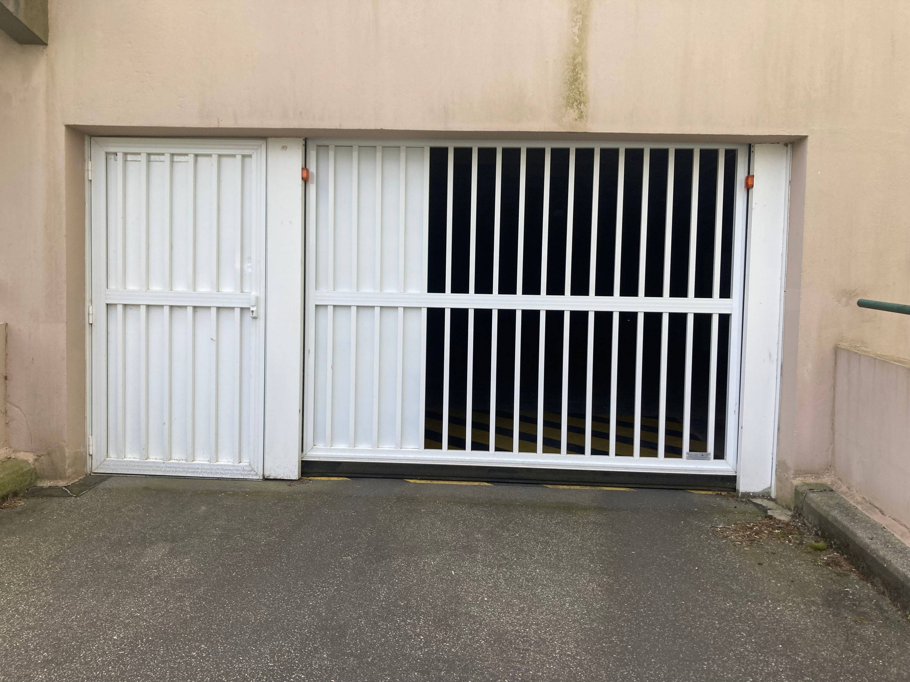 Vends box fermé - 12m² - Brest