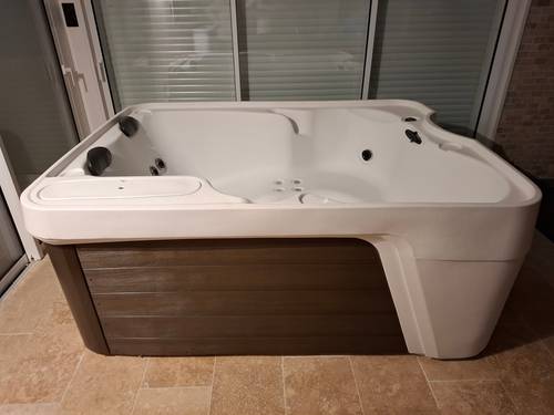 Vends SPA AZURE FREEFLOW SPAS 4 Personnes