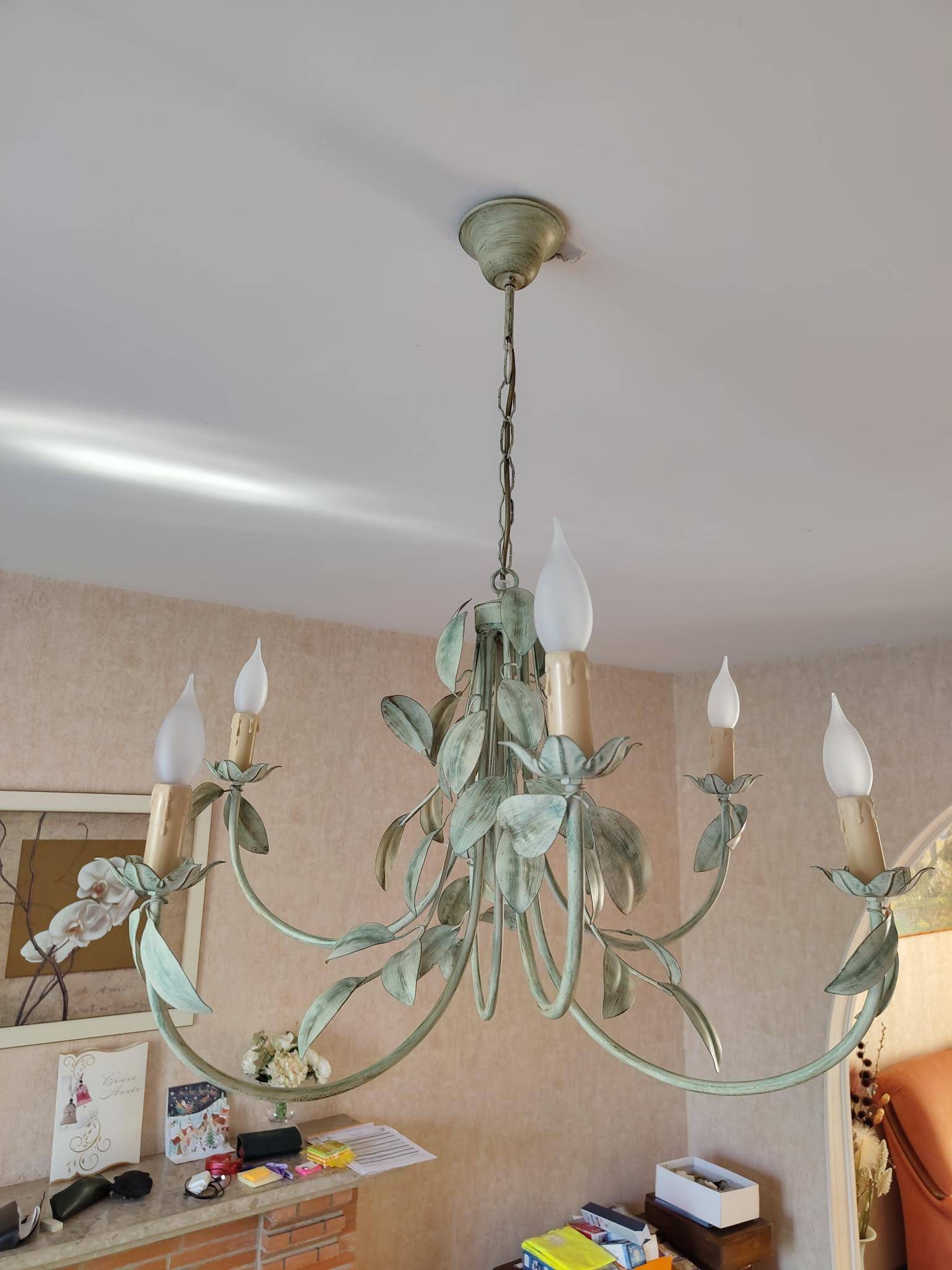 Vends 2 lustres décoratifs en métal peint