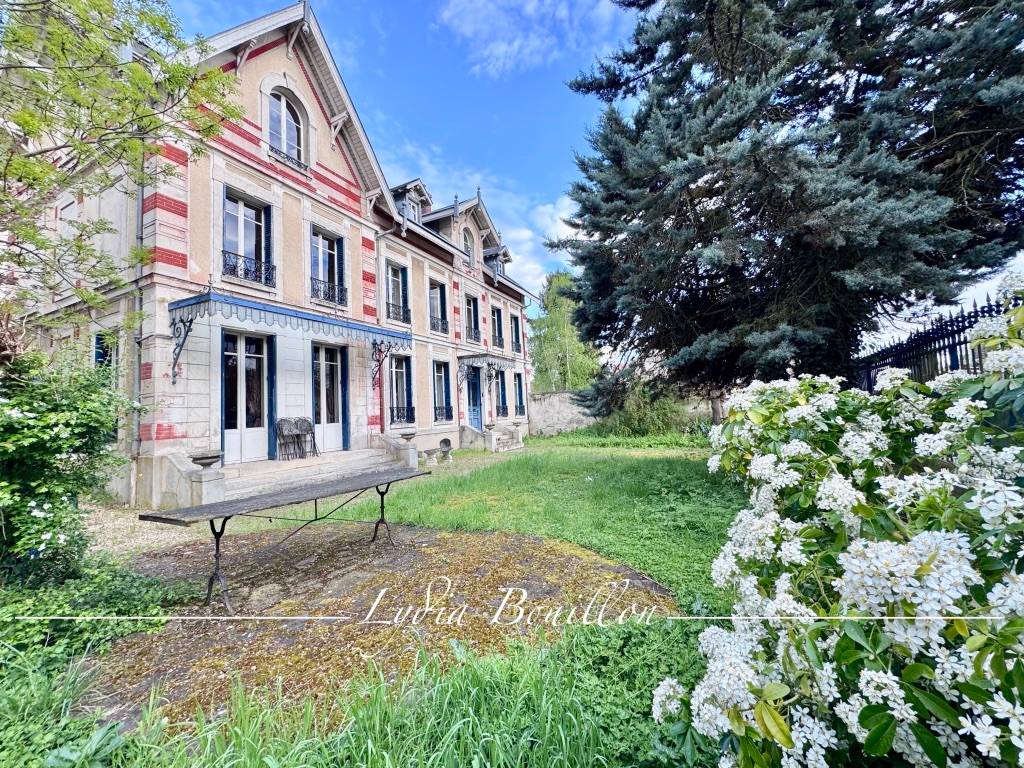 Vends Seine et Marne, Villa Napoléon III et maison de gardien, 14 pièces, 10 chambres - 385m², Meaux (77)