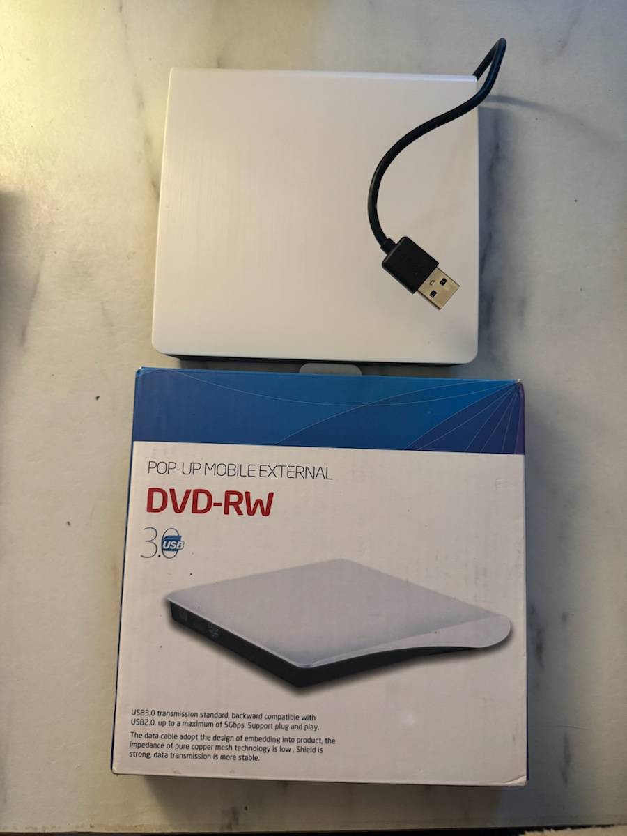 Vends lecteur et graveur DVD compatible ordinateurs MAC ou Windows (NEUF) -valeur 36,90