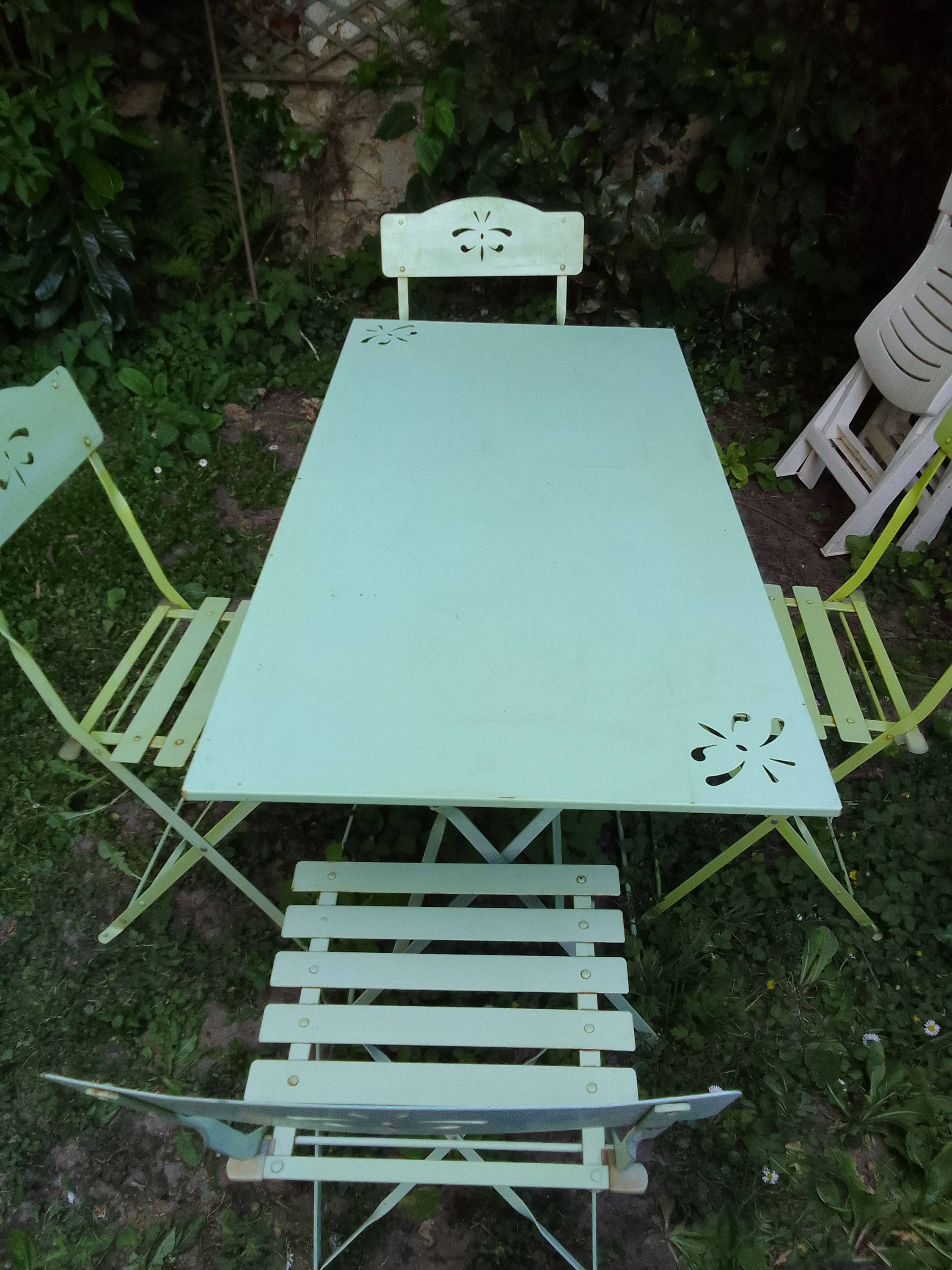 Vends table de jardin et chaises