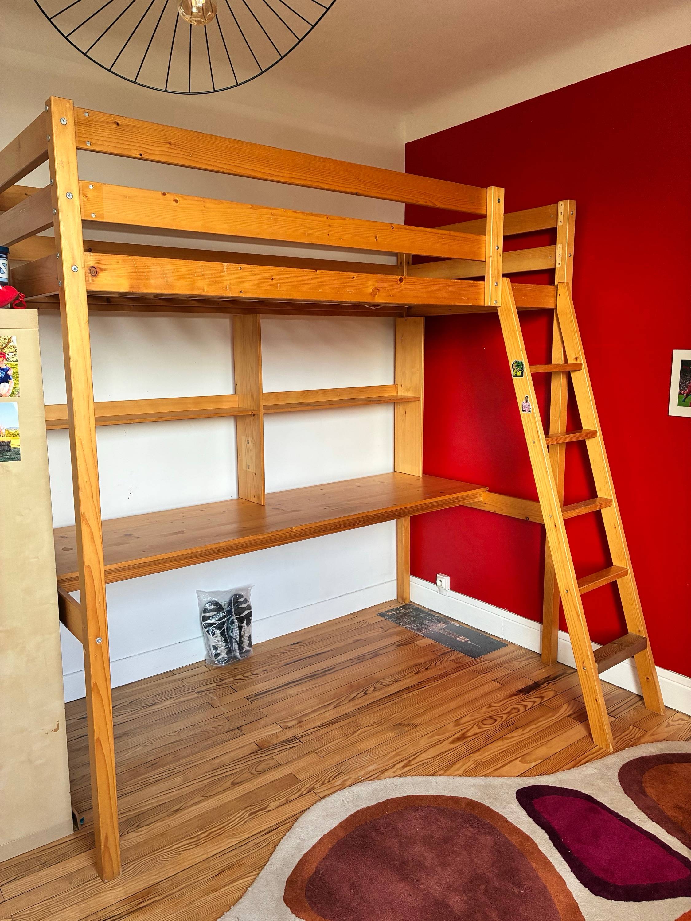 Vends lit mezzanine en bois 1 place avec grand bureau
