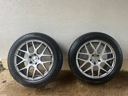 Vends 2 pneus hiver FALKEN 235/55 R18 104H montés sur jantes pour Toyota RAV4 2WD