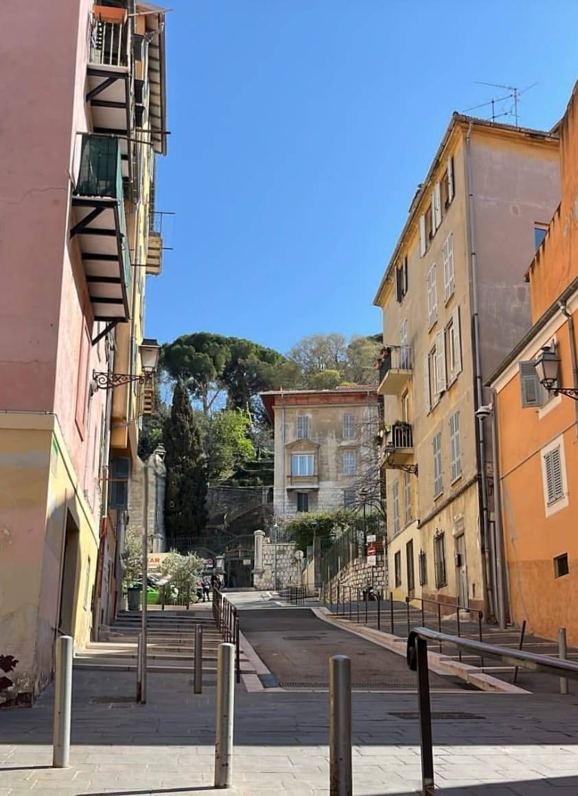 Beau F1 (ancien 2p) 40m² avec mezzanine - Vieux-Nice au calme quartier de l’Hotel du Couvent