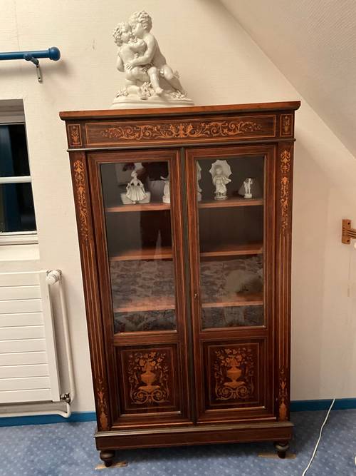 Armoire vitrine