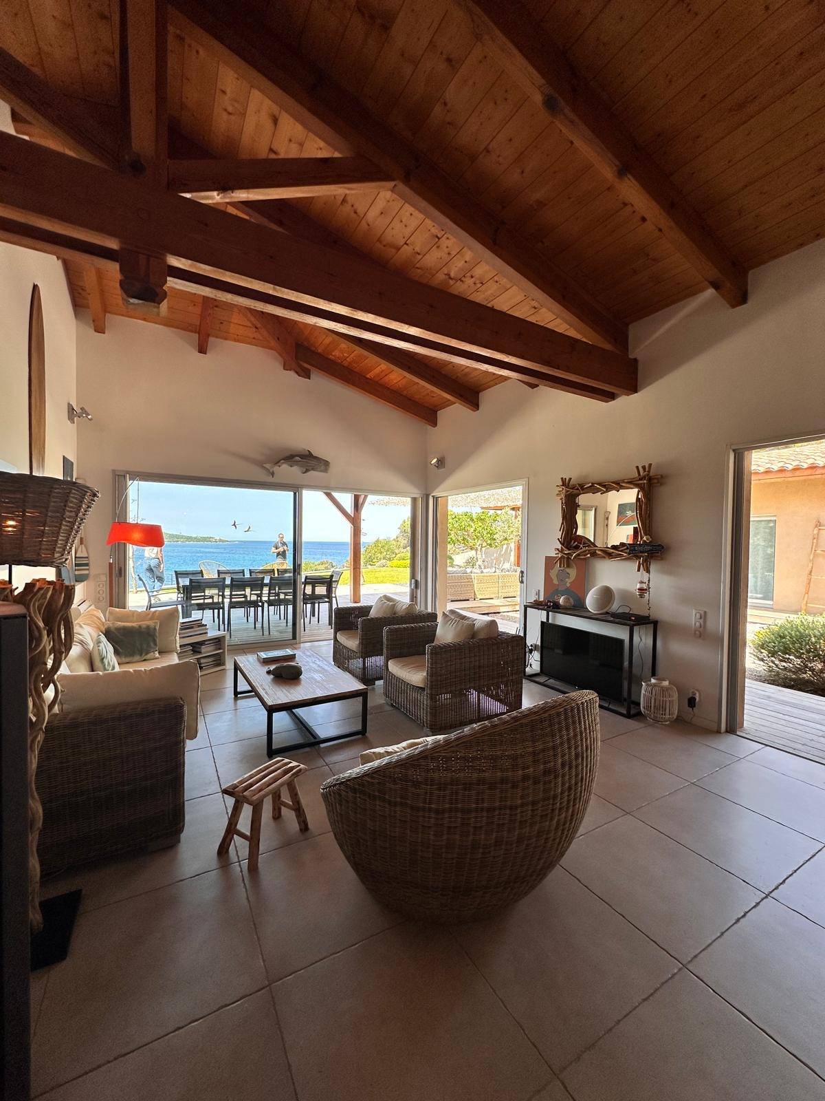 Loue Villa "Pieds dans l’eau" en Corse du Sud - 5 chambres