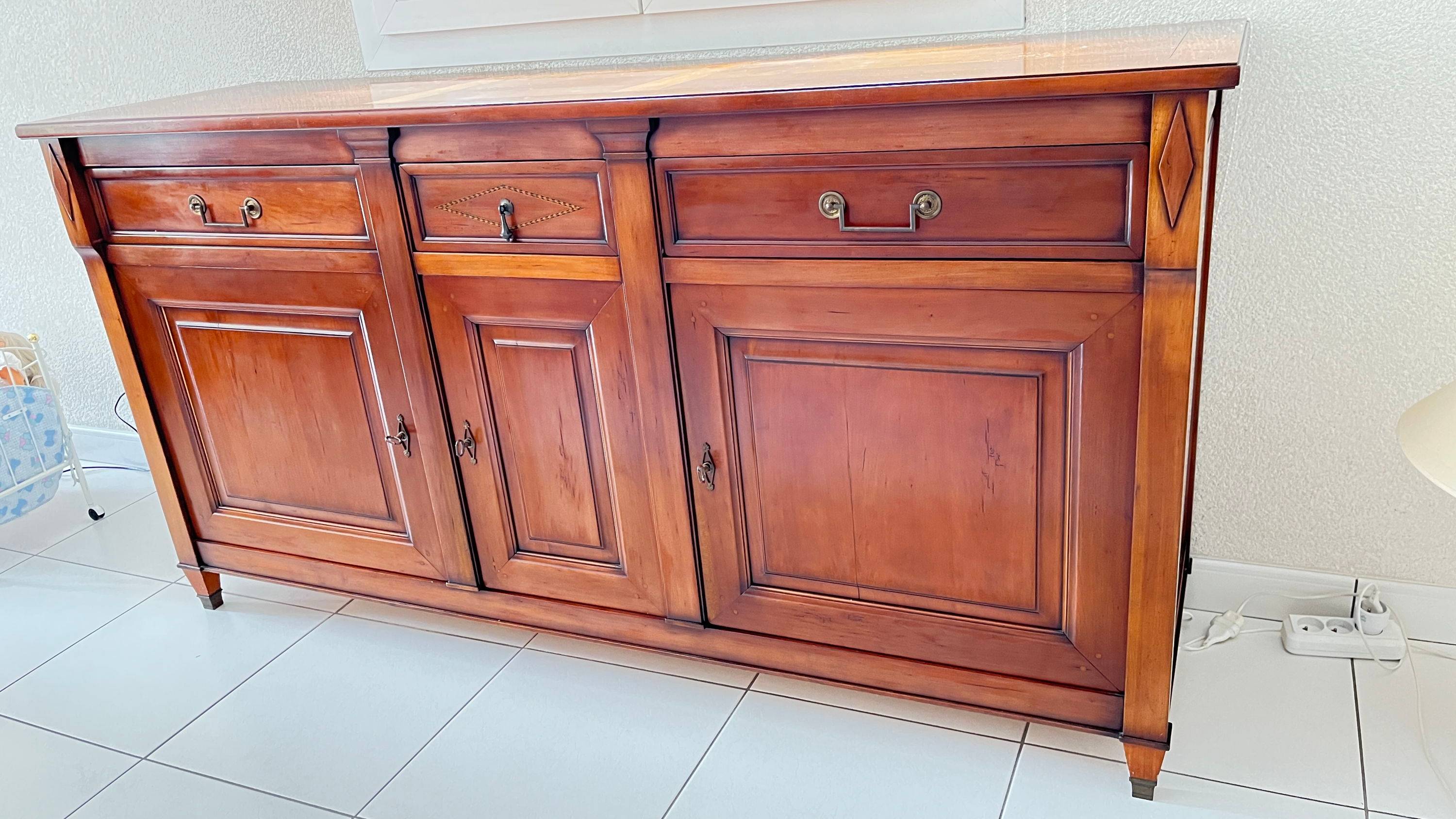 Buffet français du 19ème siècle de style Directoire avec plateau en marbre et merisier - En vente sur France