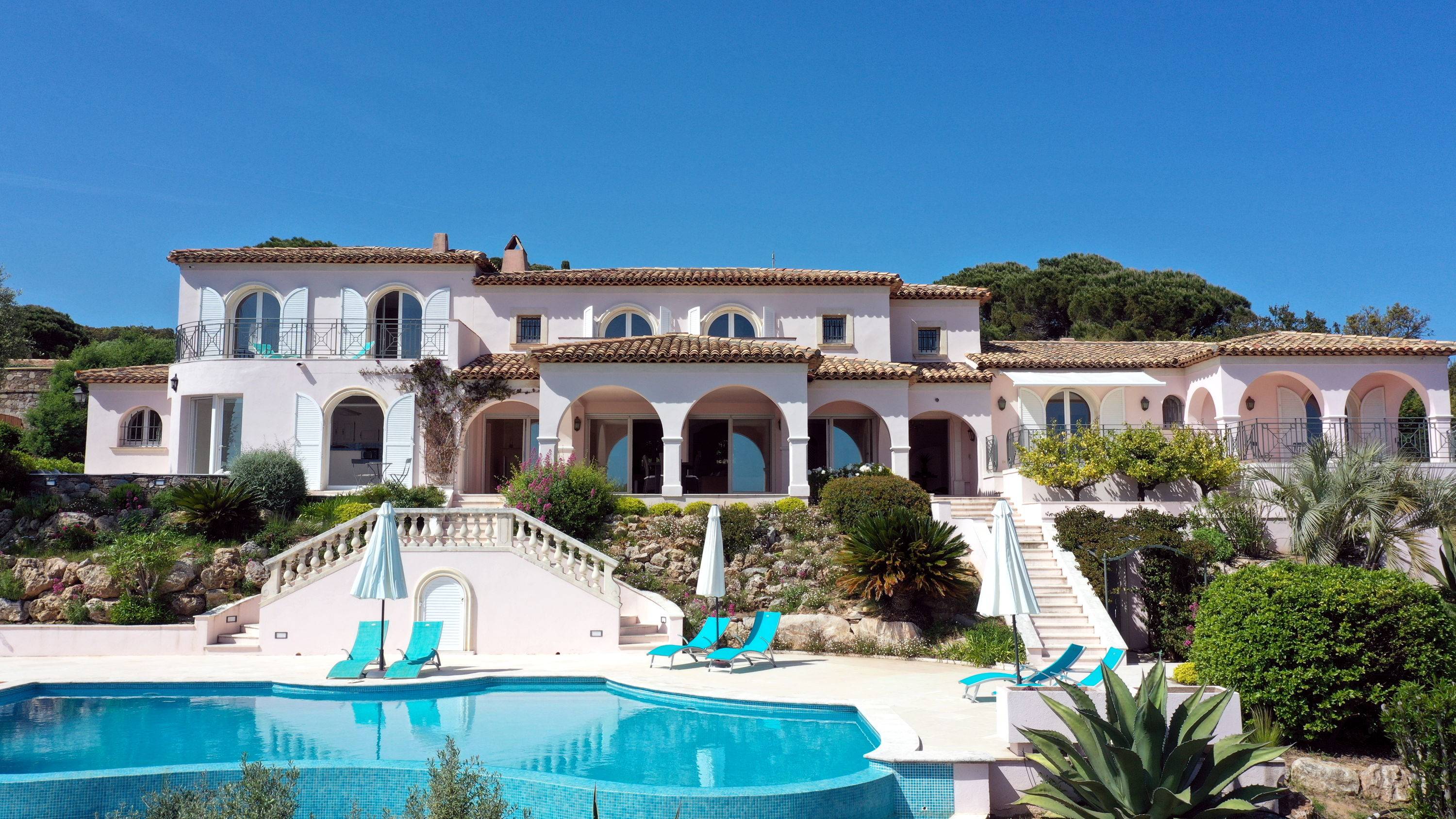 Loue somptueuse villa à Sainte Maxime (83) - Bord de mer (10 à 12 personnes)
