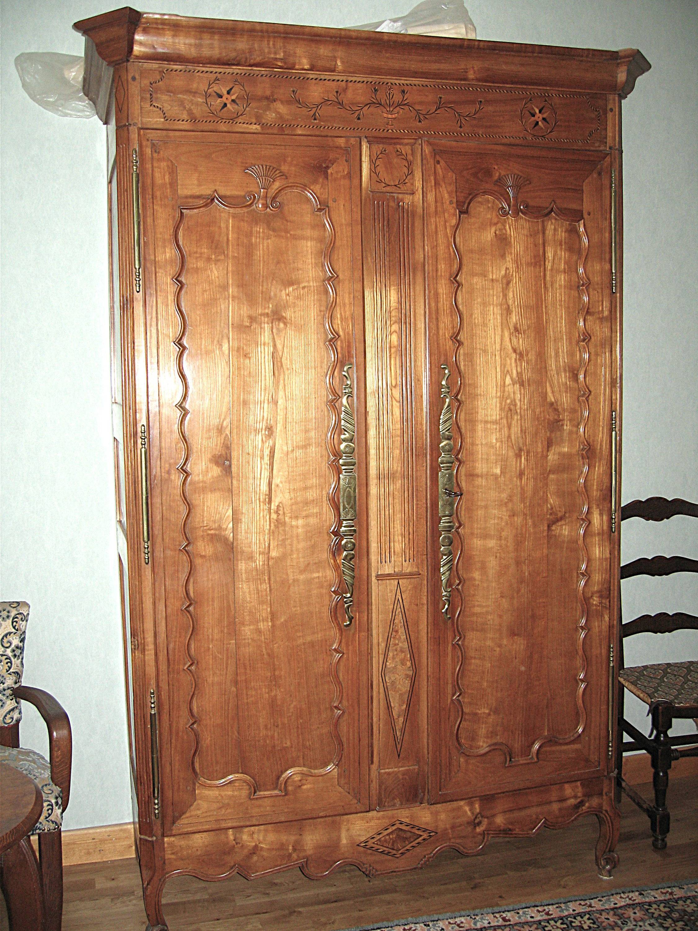 Vends armoire ancienne jolie marqueterie