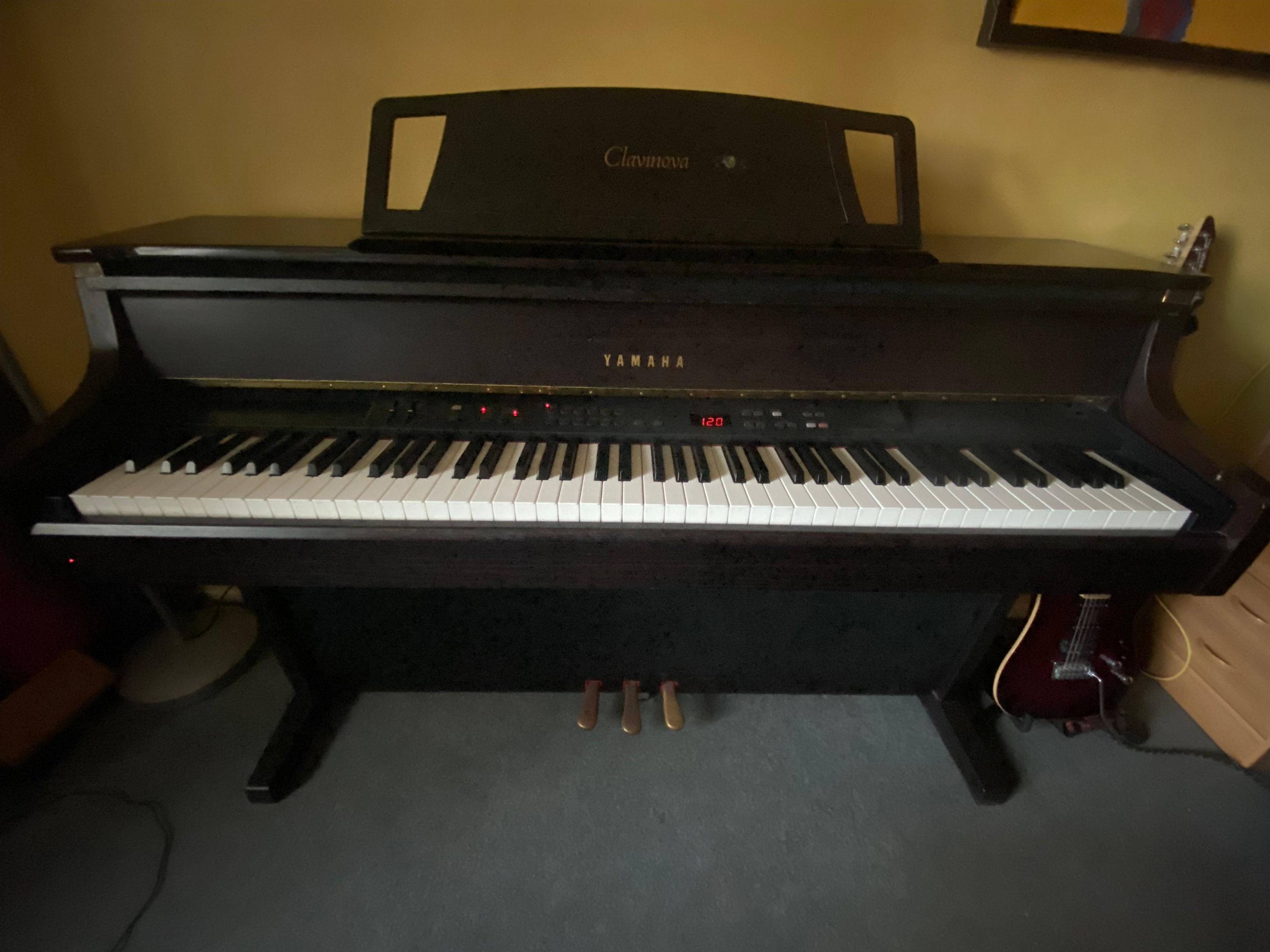 Vends un piano Clavinova Yamaha CLP 880 en bon état