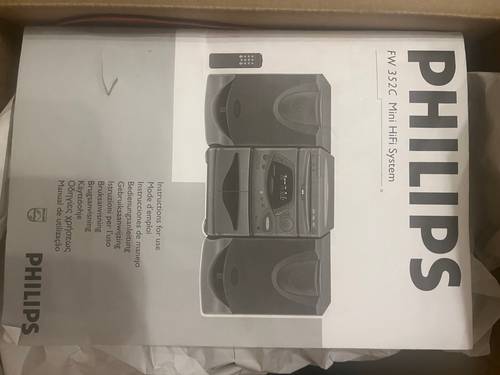 Vends chaîne hi-fi avec 2 haut parleur et télécommande