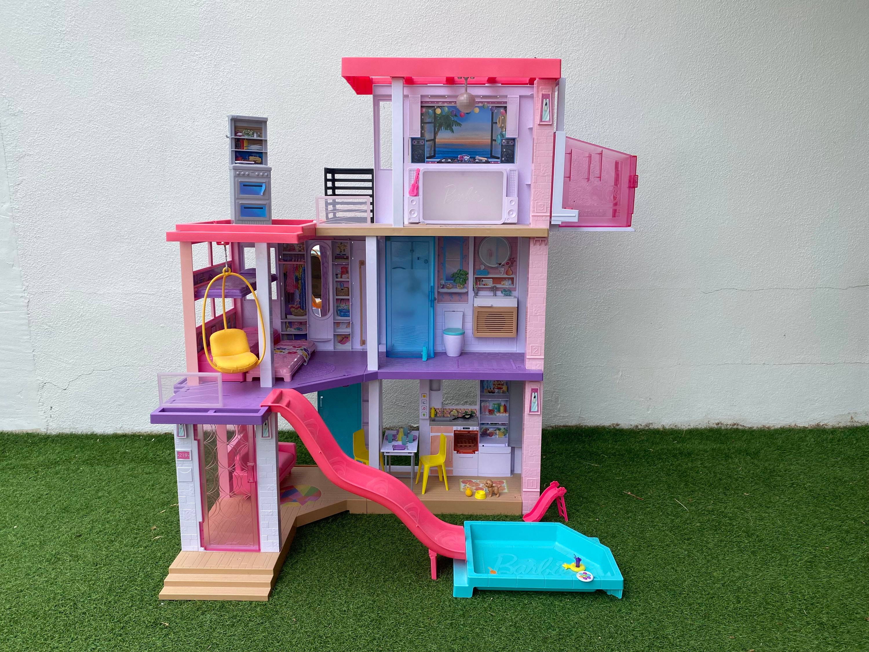Vends Barbie Maison de Rêve pour Poupées avec 3 Niveaux - 140 €